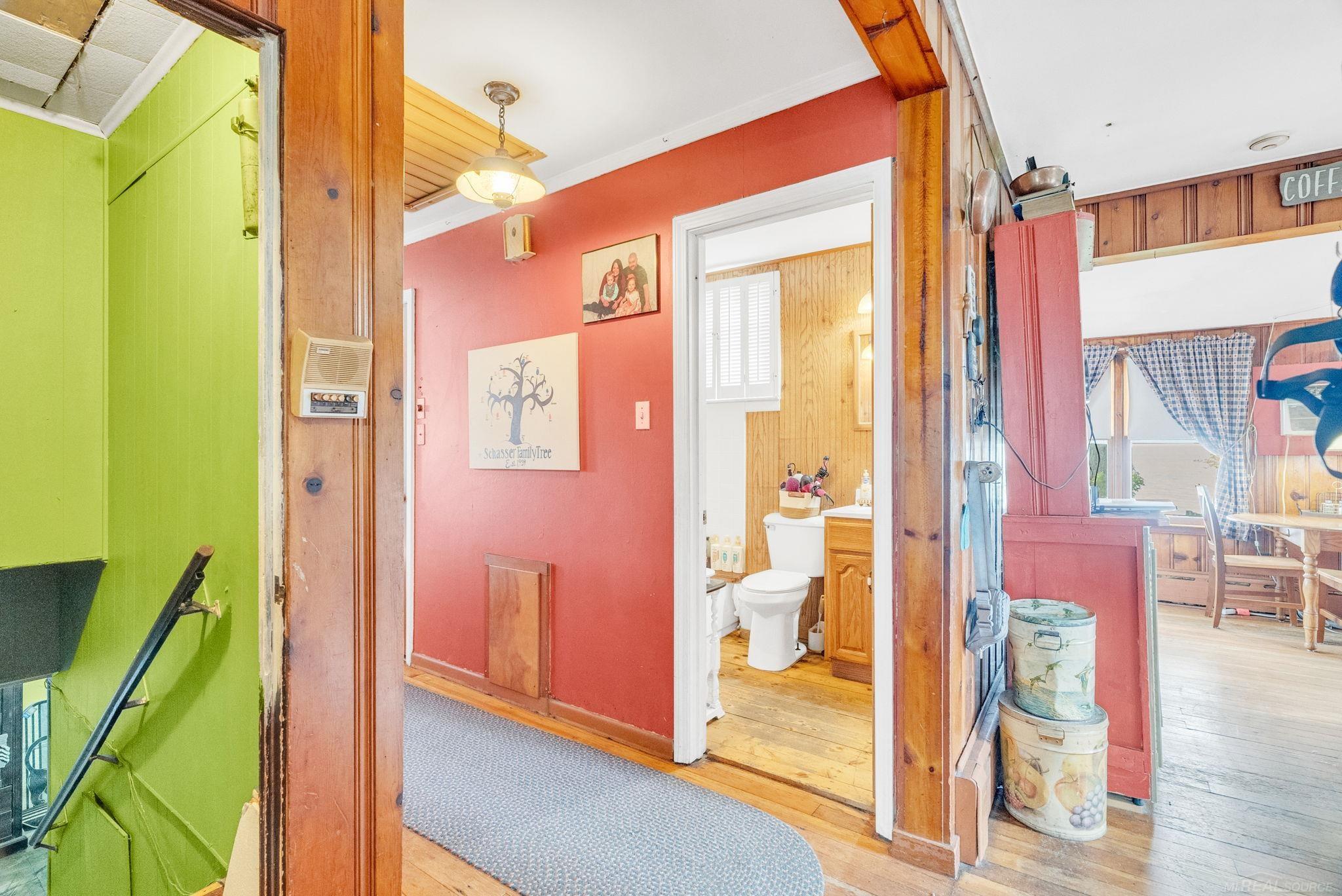 8941 & 8943 Lakeshore Road Property Photo 14