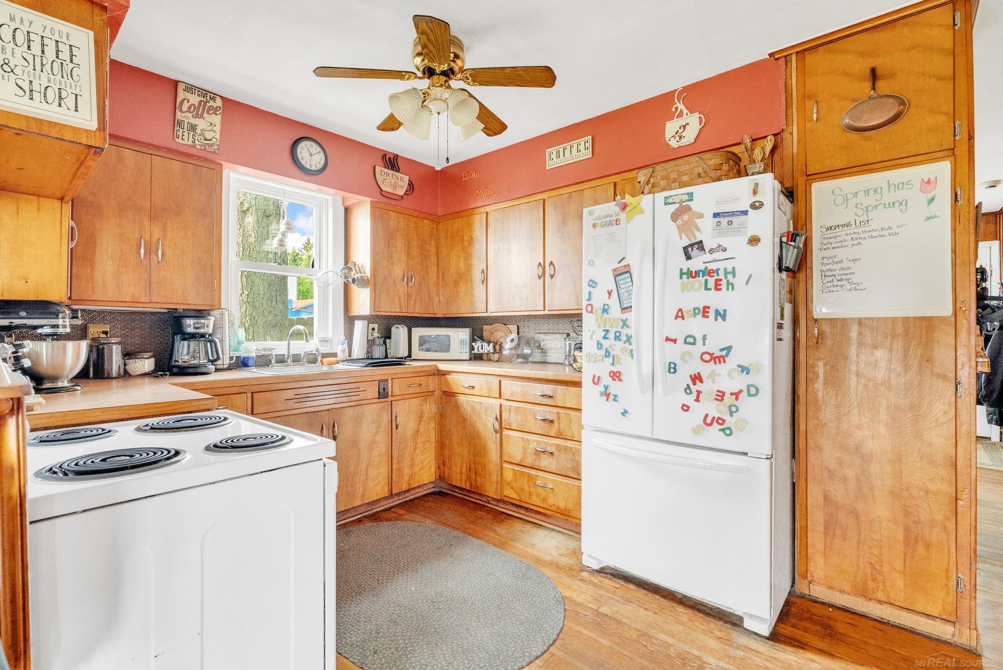 8941 & 8943 Lakeshore Road Property Photo 16