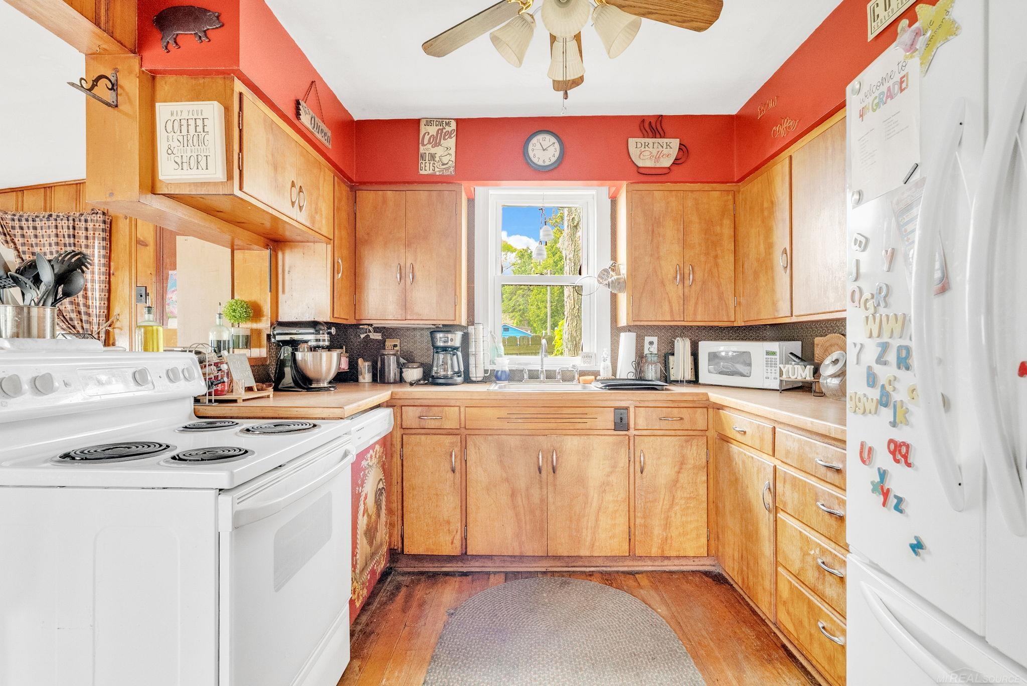 8941 & 8943 Lakeshore Road Property Photo 17