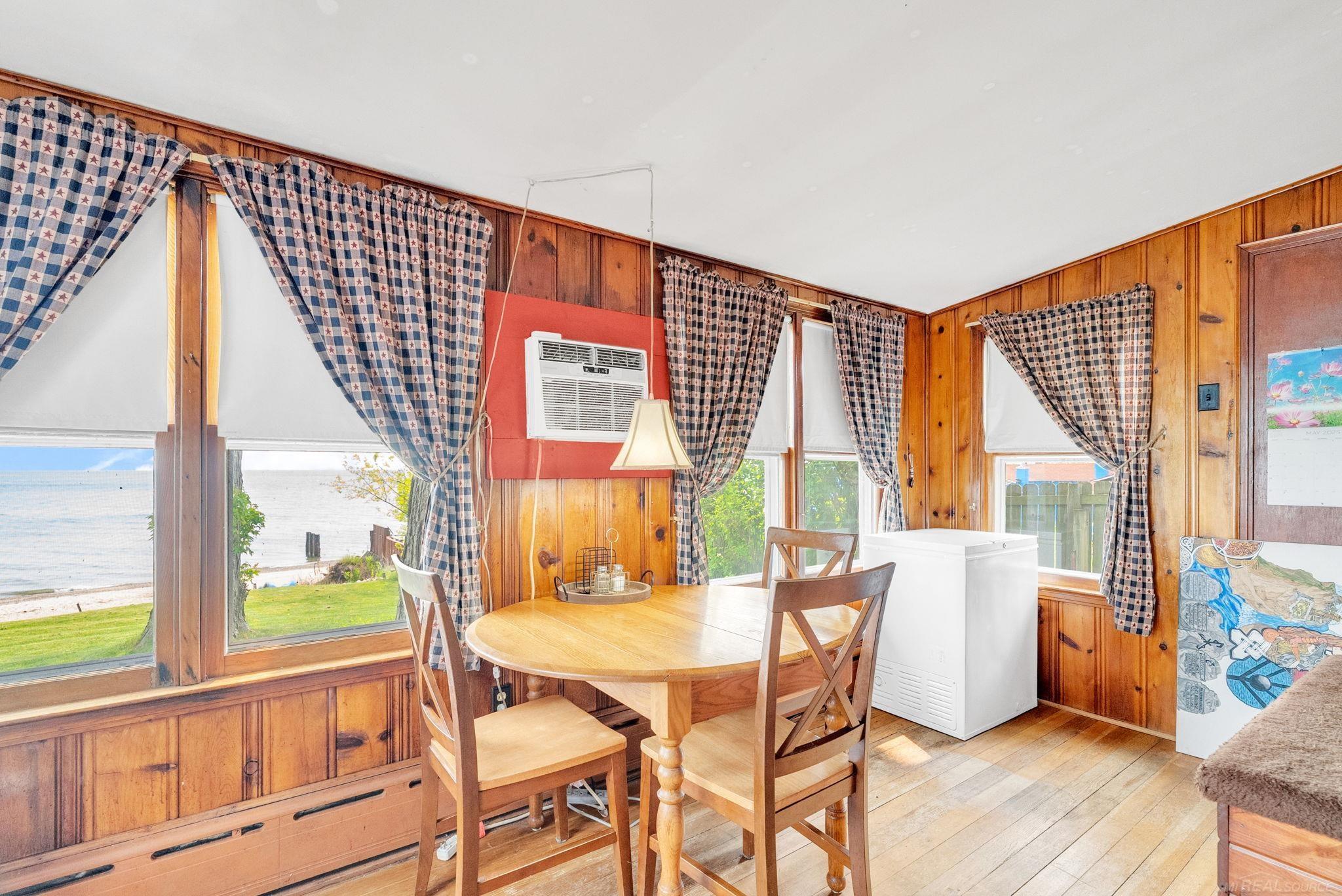 8941 & 8943 Lakeshore Road Property Photo 20