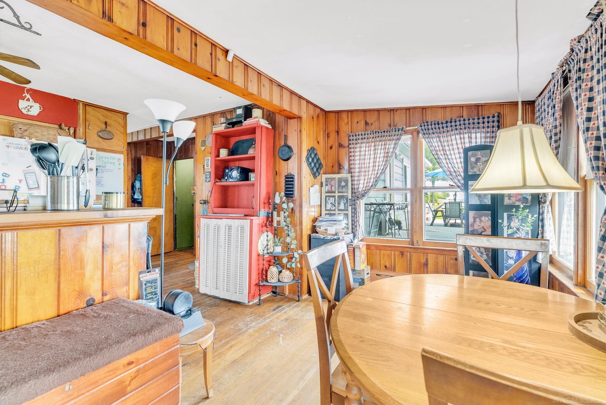 8941 & 8943 Lakeshore Road Property Photo 21