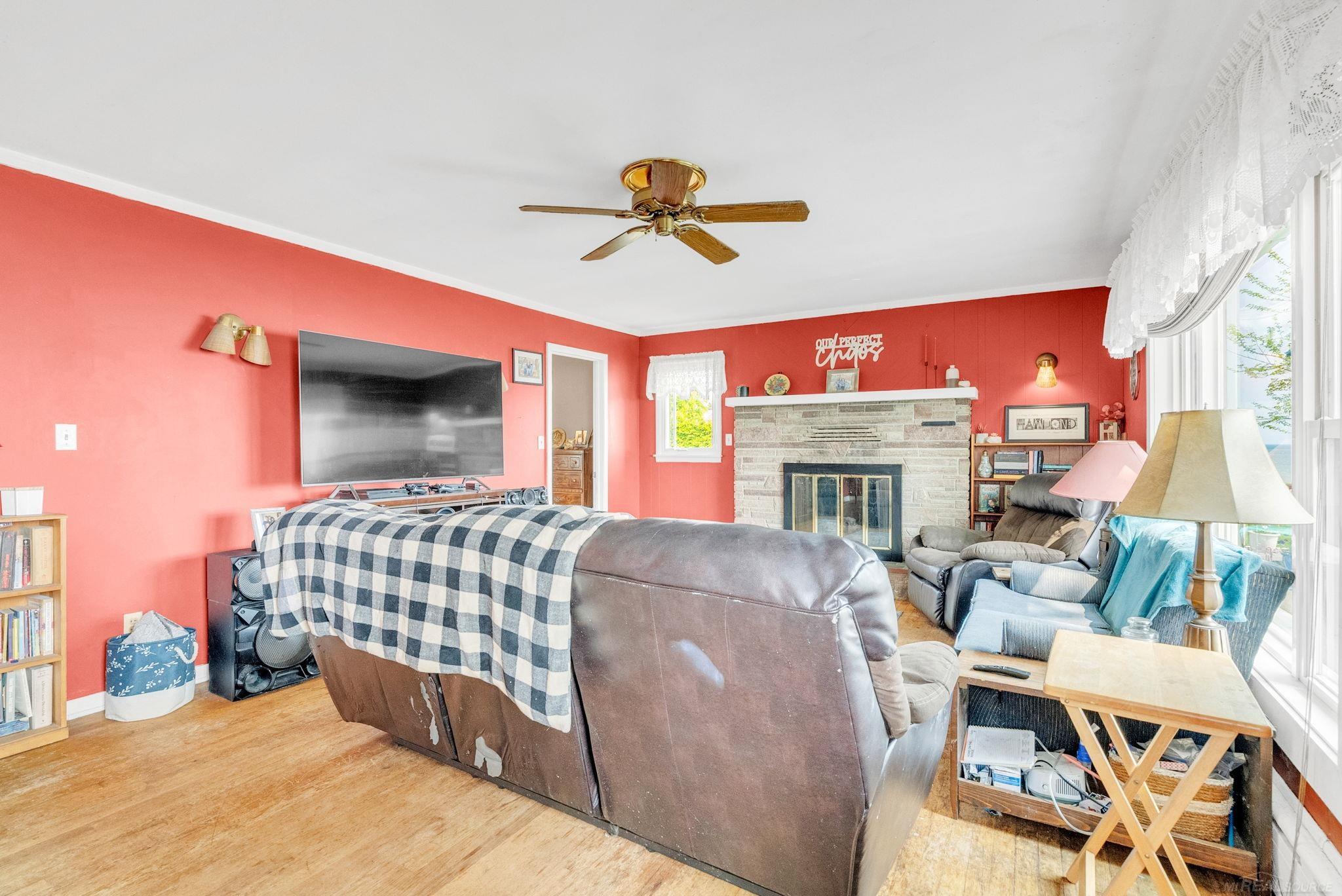 8941 & 8943 Lakeshore Road Property Photo 22