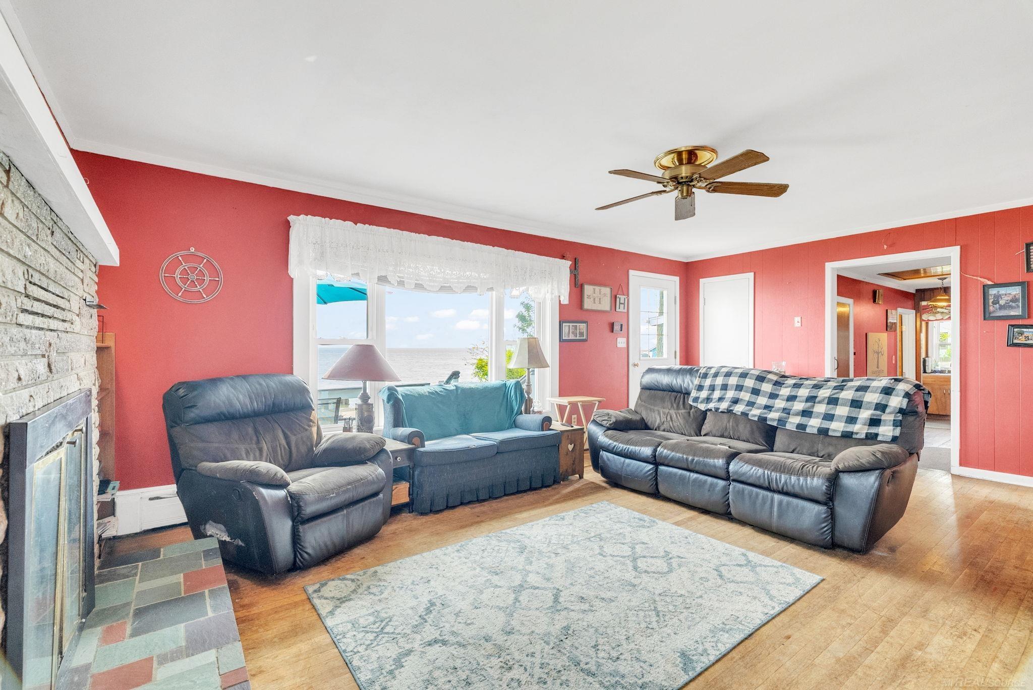 8941 & 8943 Lakeshore Road Property Photo 24