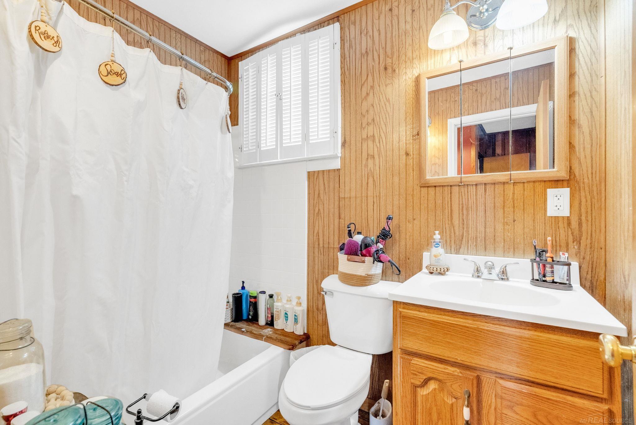 8941 & 8943 Lakeshore Road Property Photo 32