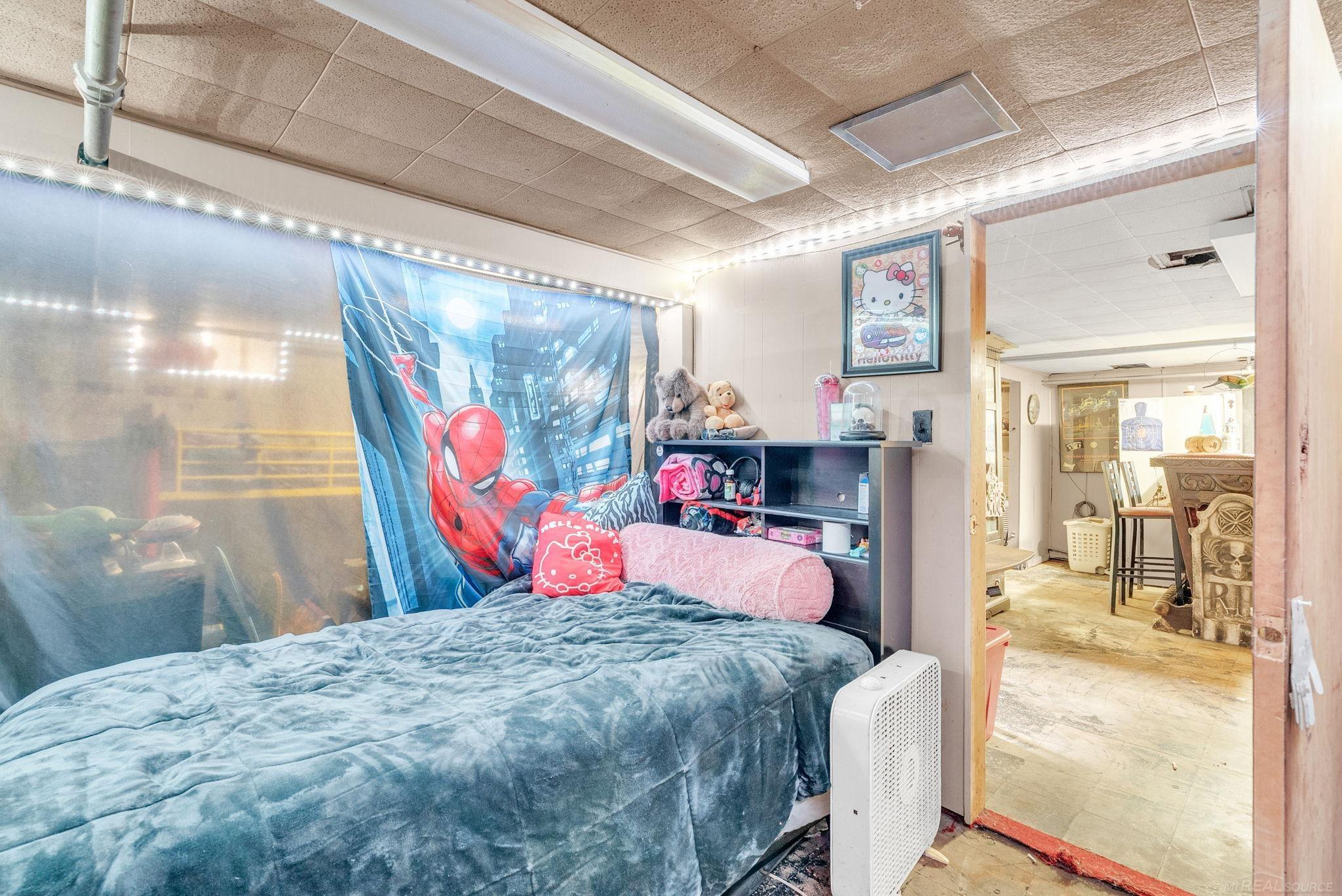 8941 & 8943 Lakeshore Road Property Photo 37