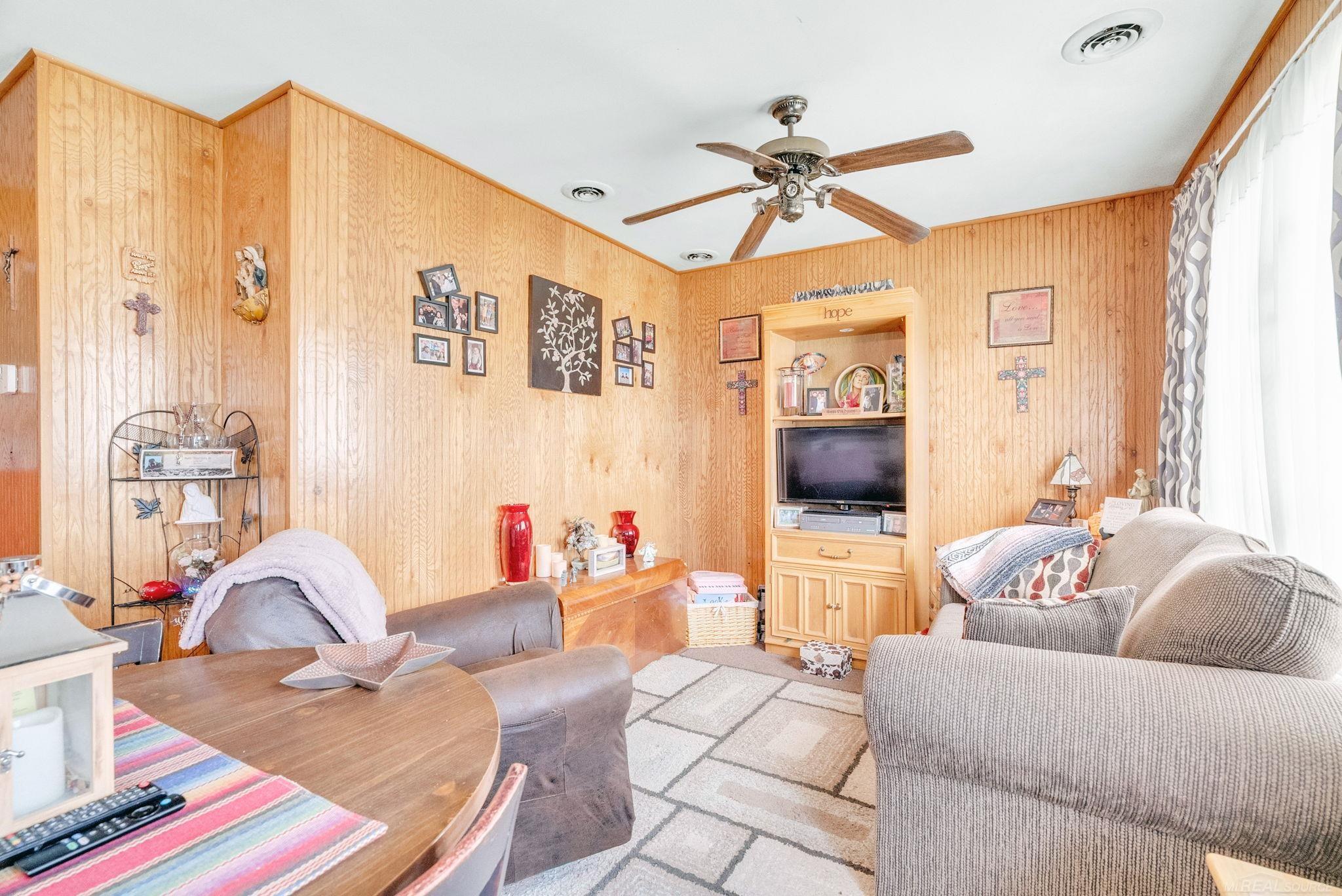 8941 & 8943 Lakeshore Road Property Photo 42