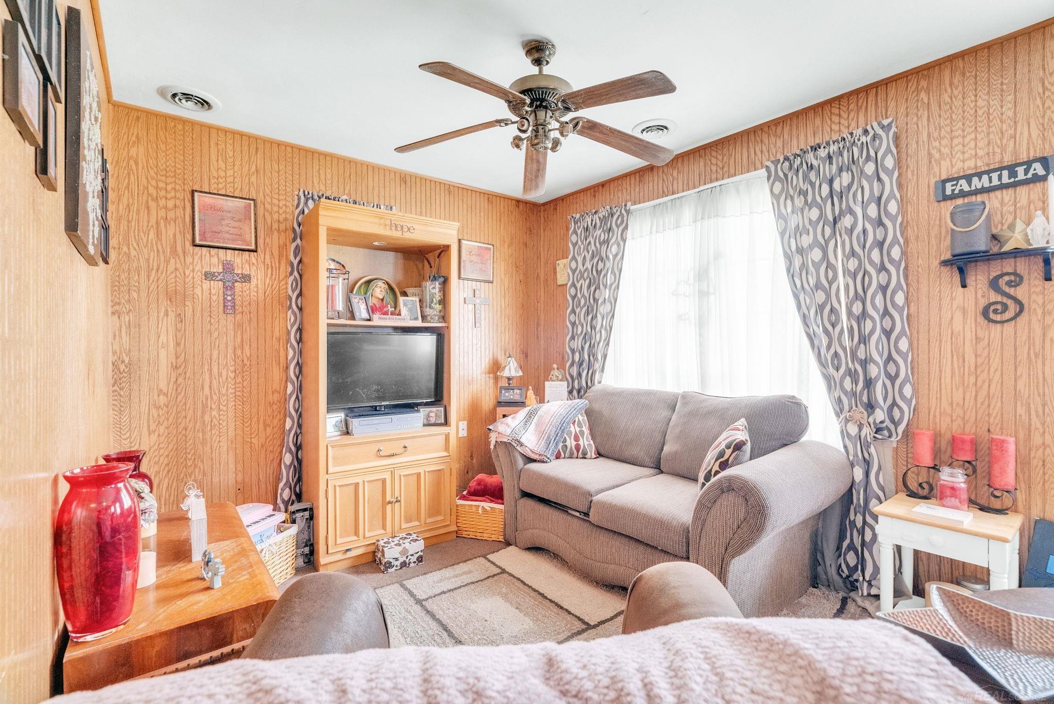 8941 & 8943 Lakeshore Road Property Photo 43