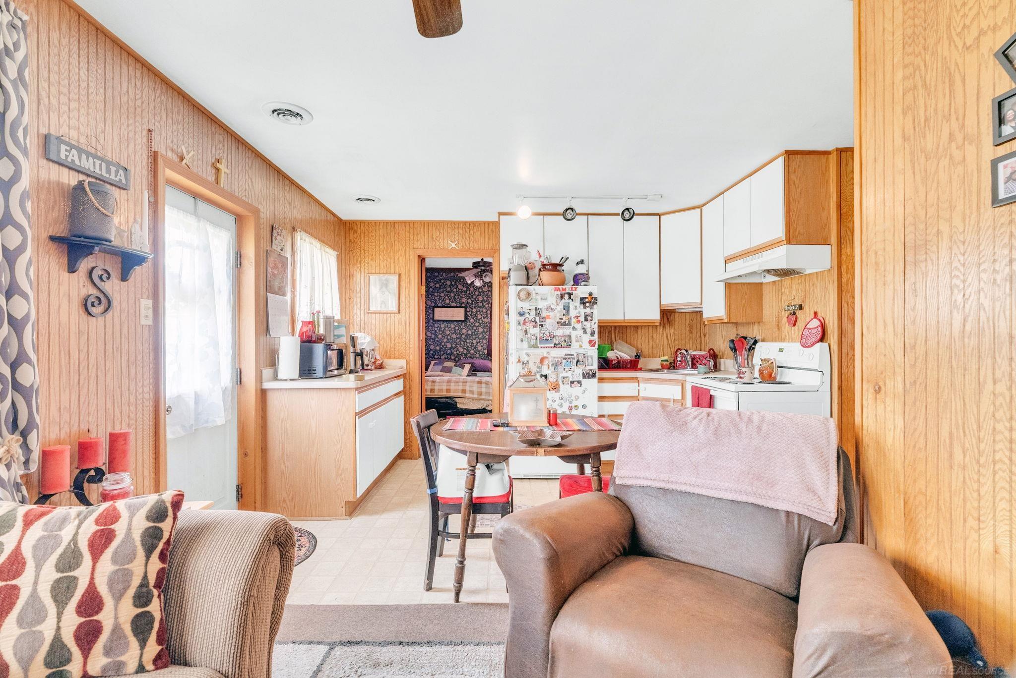 8941 & 8943 Lakeshore Road Property Photo 44