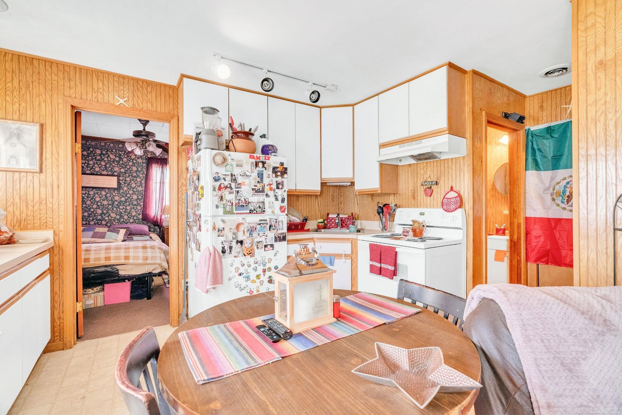 8941 & 8943 Lakeshore Road Property Photo 45