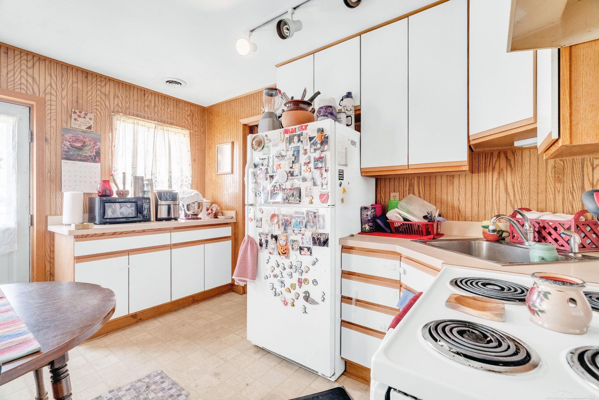 8941 & 8943 Lakeshore Road Property Photo 47