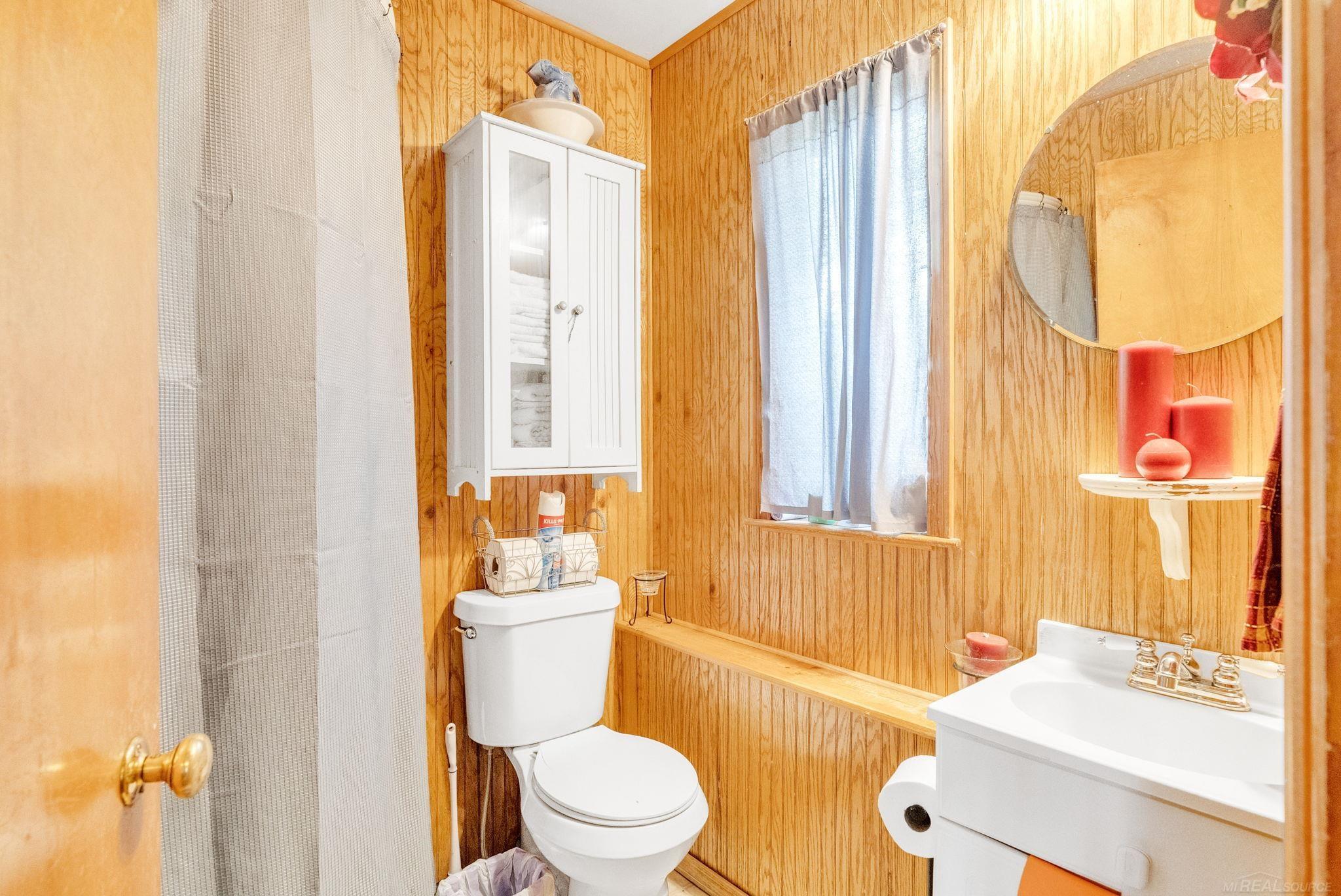 8941 & 8943 Lakeshore Road Property Photo 52