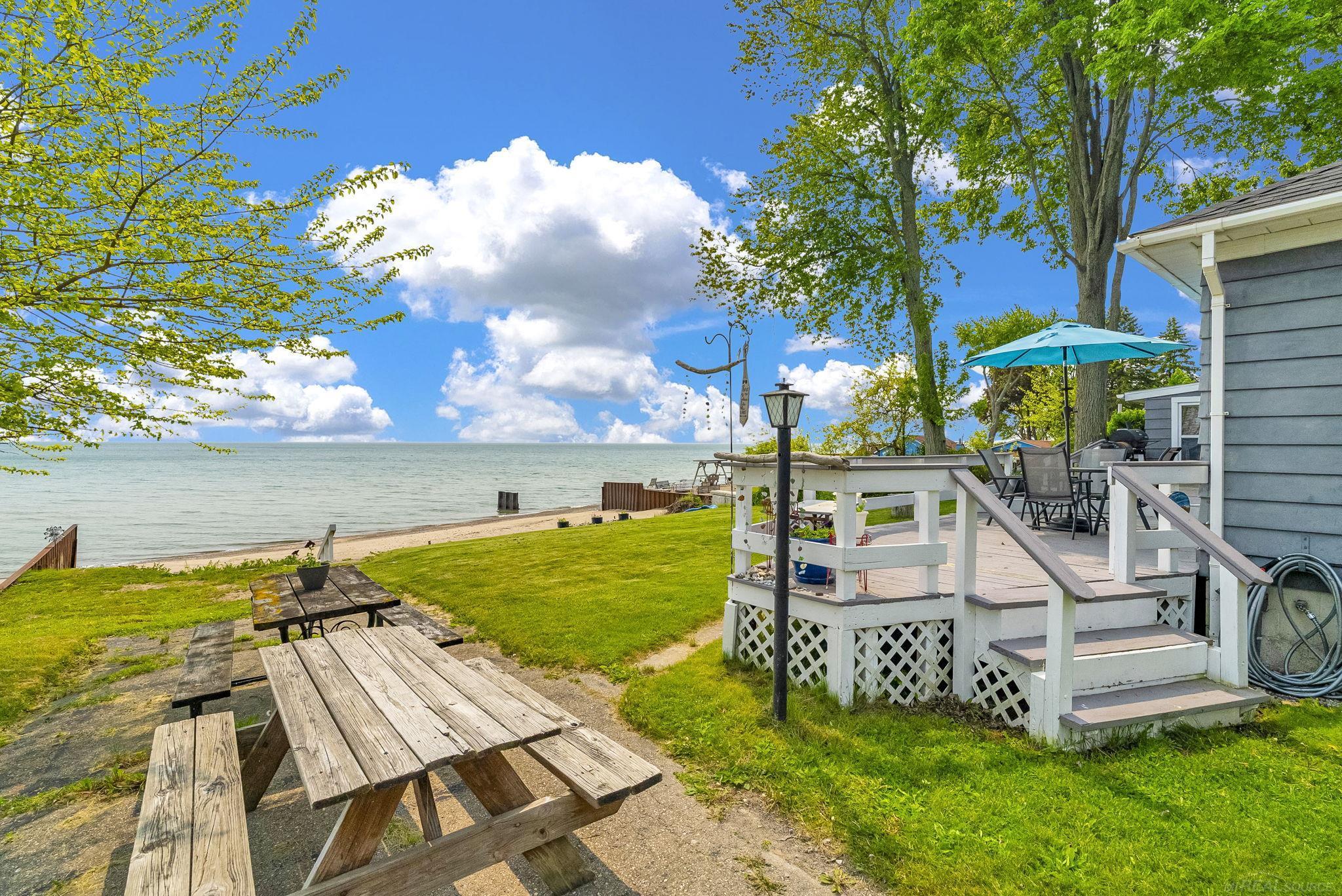 8941 & 8943 Lakeshore Road Property Photo 54