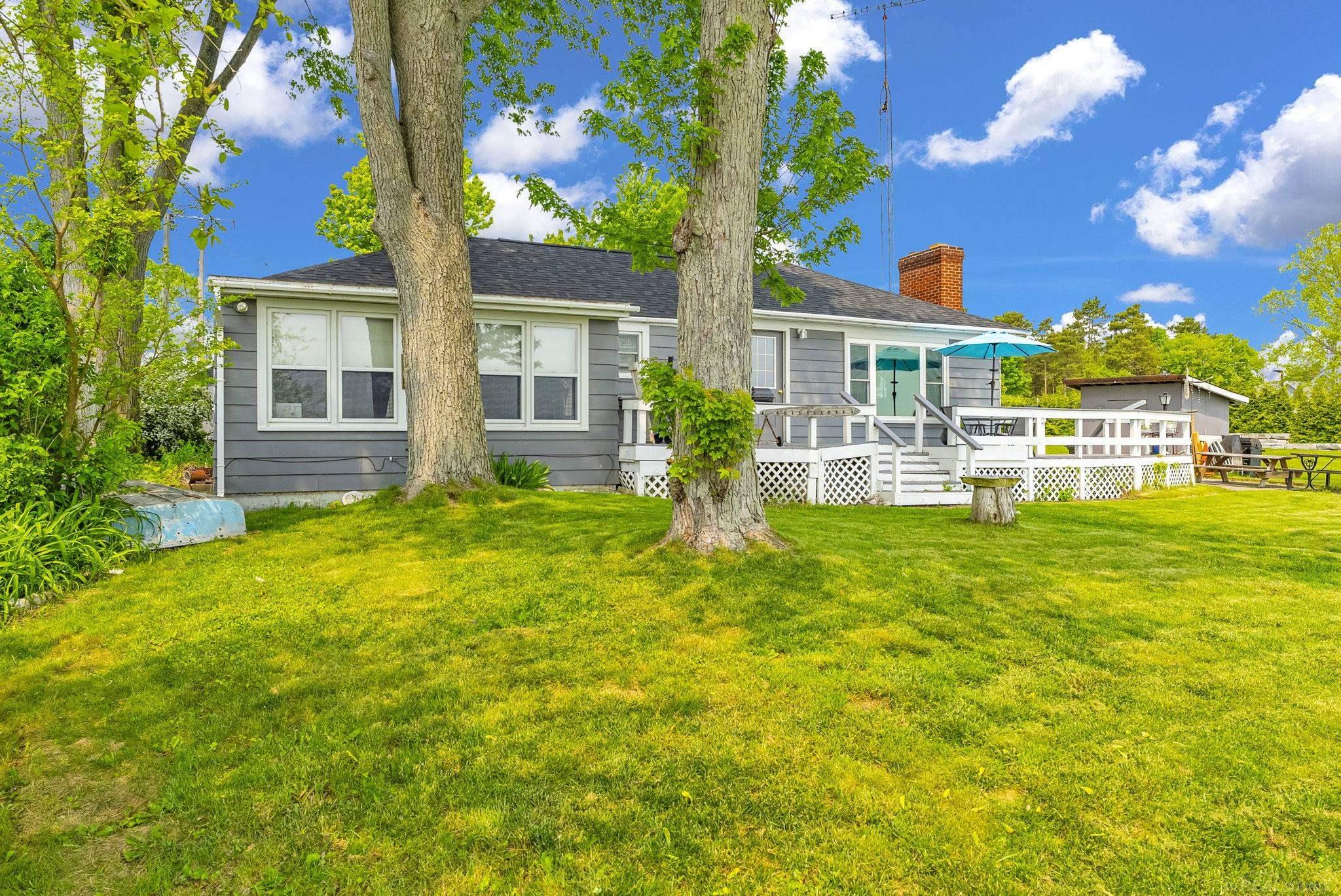 8941 & 8943 Lakeshore Road Property Photo 57