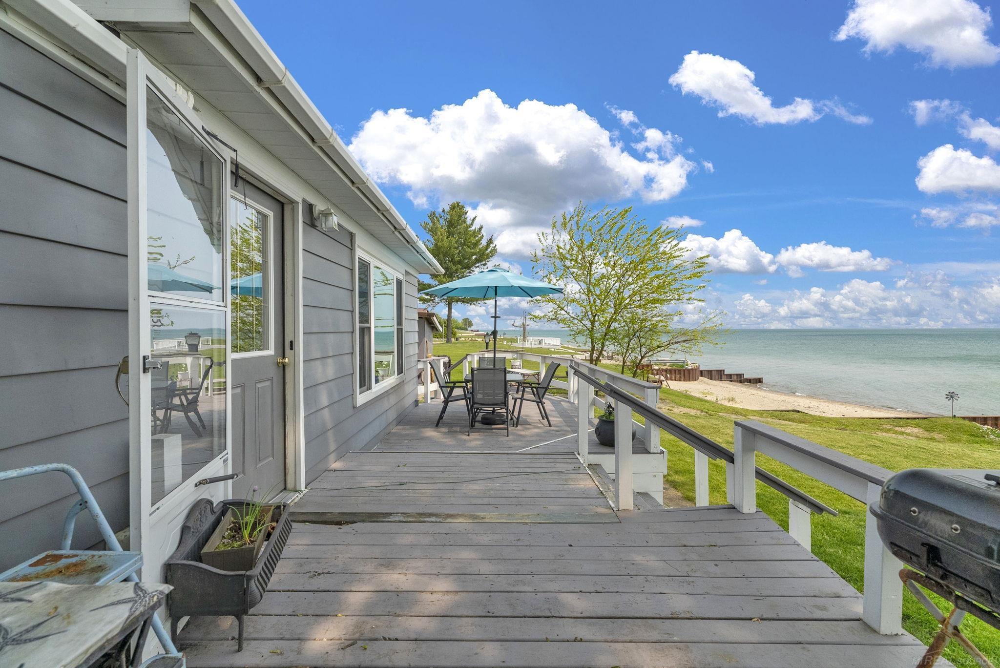 8941 & 8943 Lakeshore Road Property Photo 58