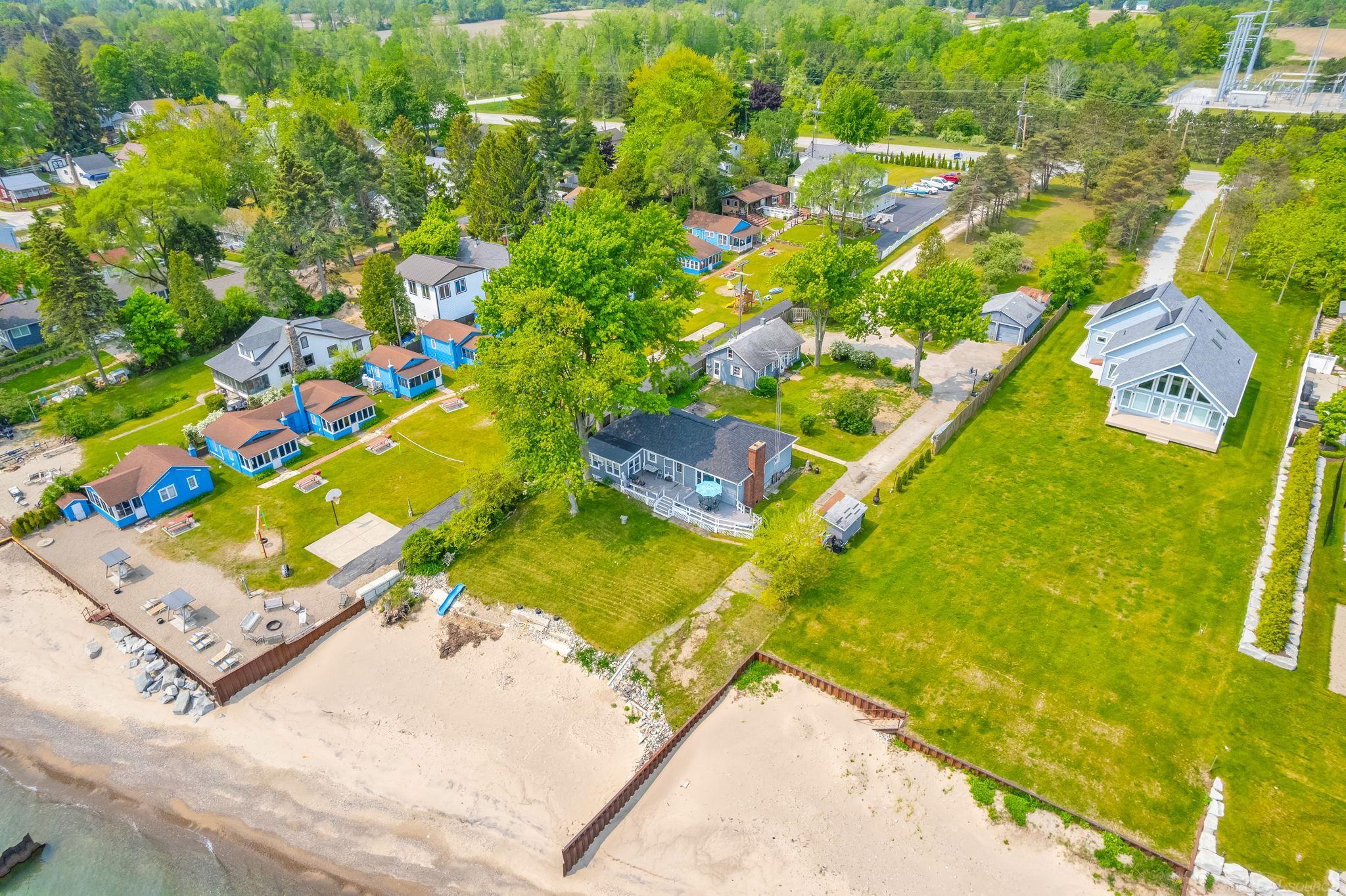 8941 & 8943 Lakeshore Road Property Photo 64