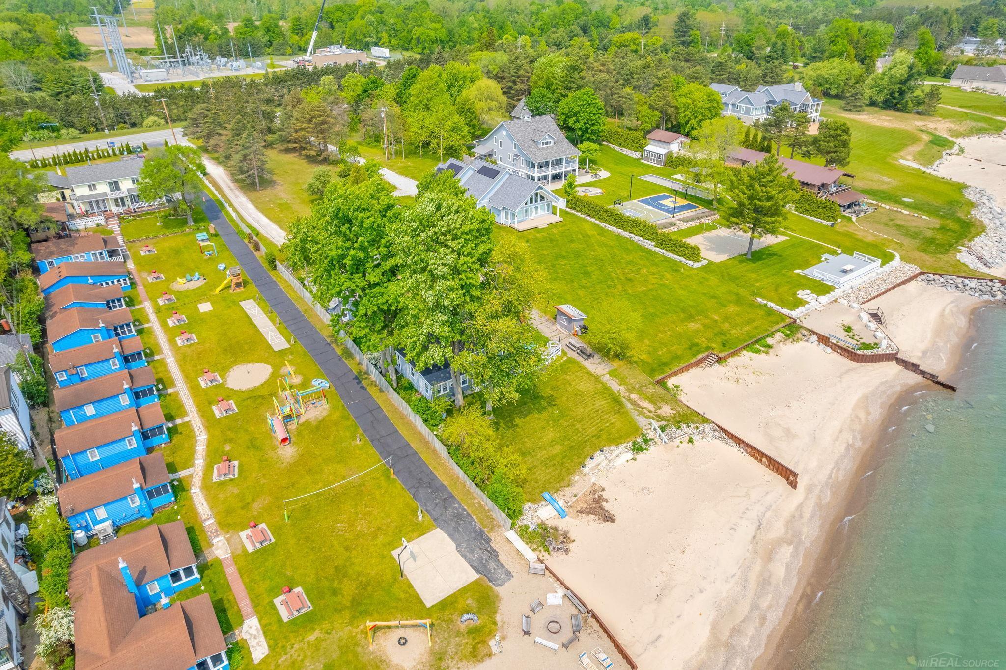 8941 & 8943 Lakeshore Road Property Photo 65