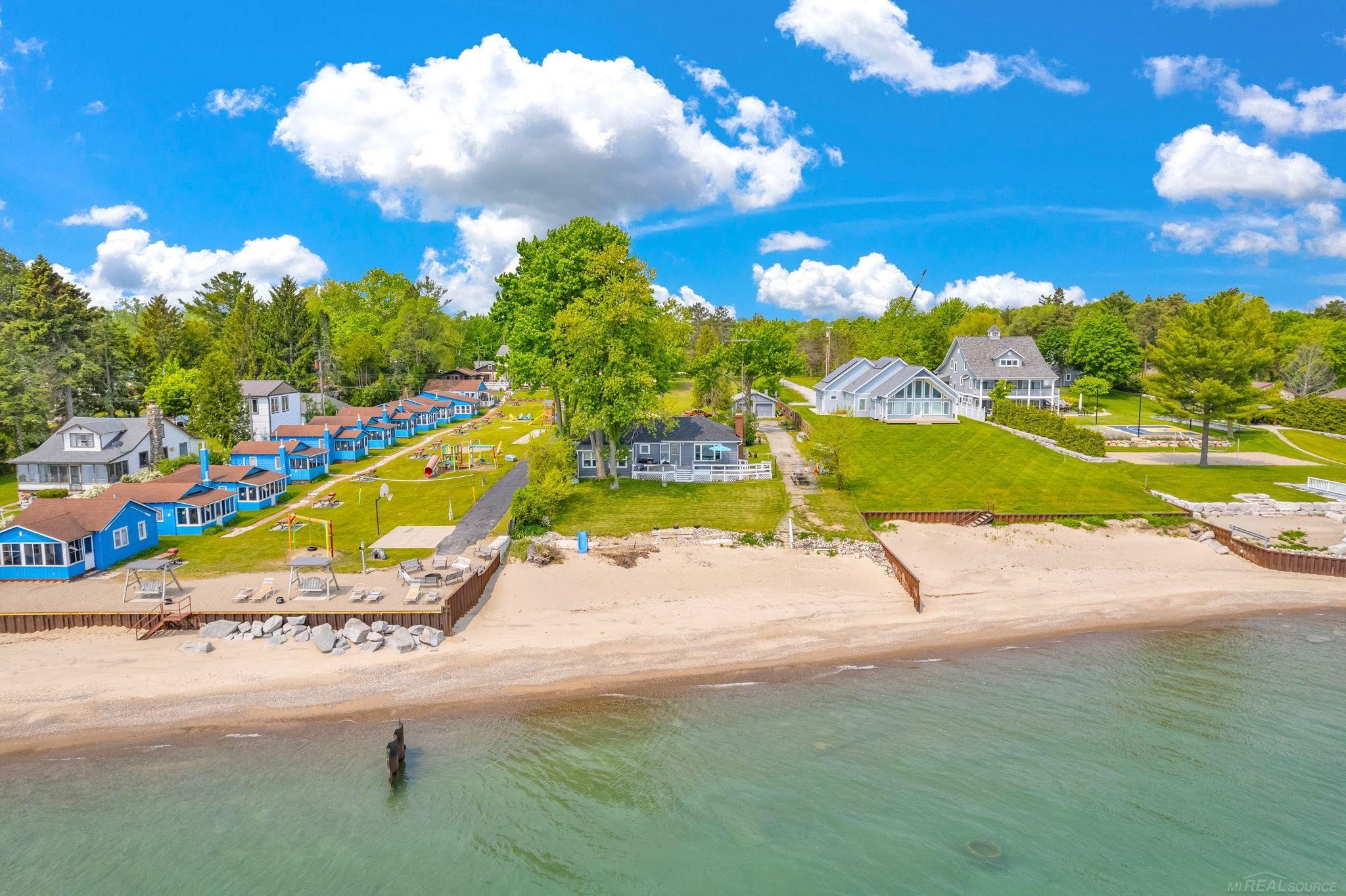 8941 & 8943 Lakeshore Road Property Photo 66