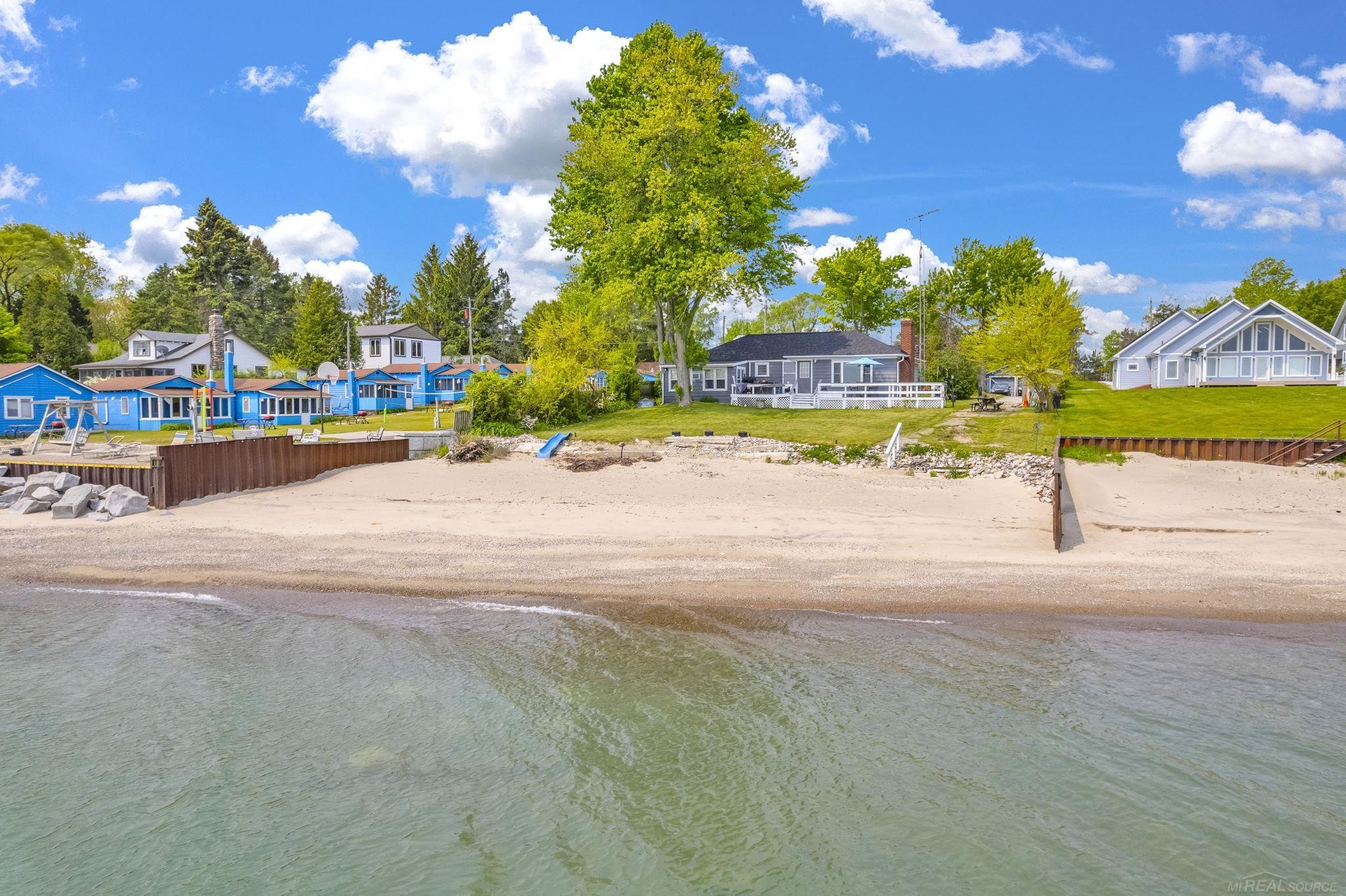 8941 & 8943 Lakeshore Road Property Photo 67