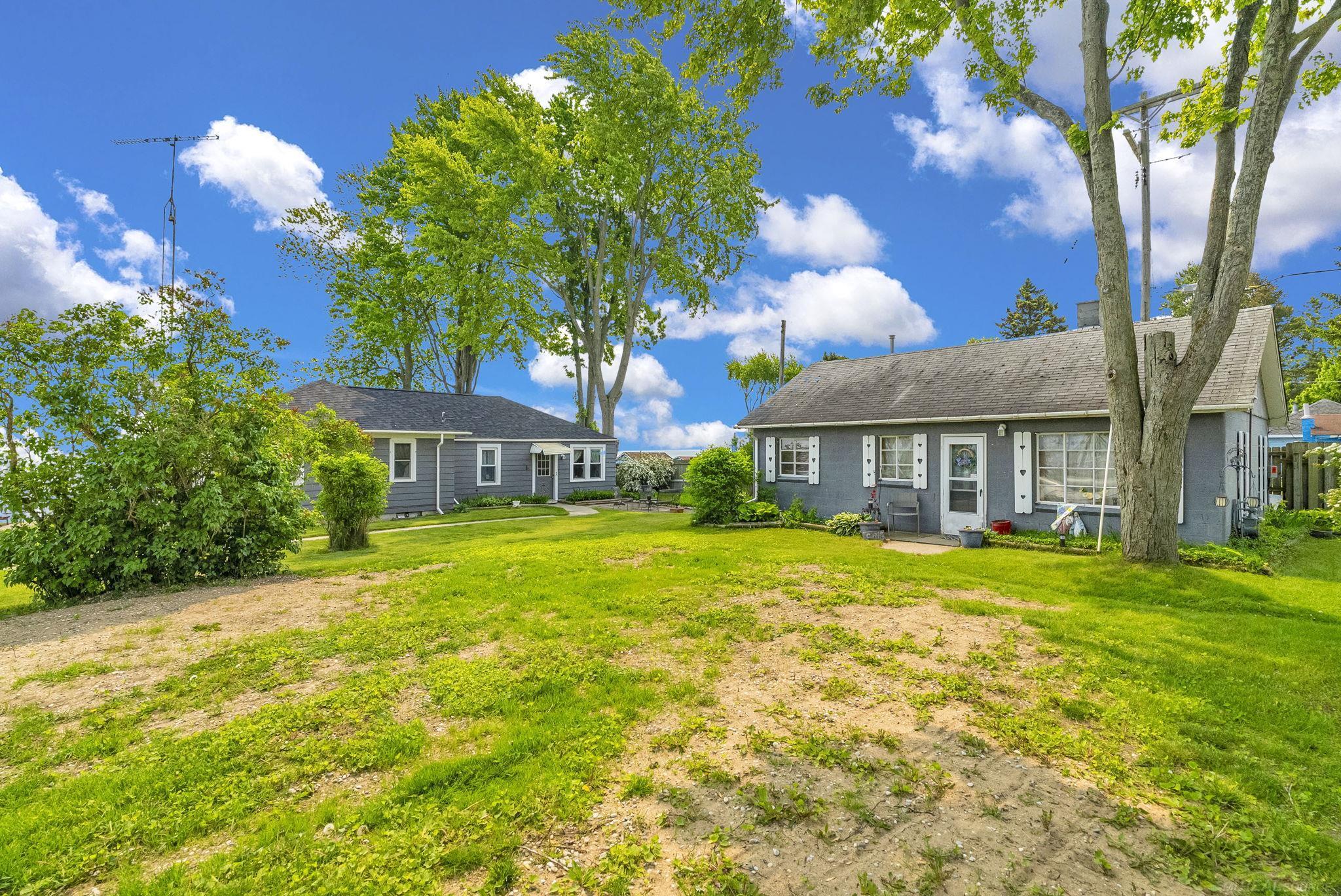 8941 & 8943 Lakeshore Road Property Photo 70