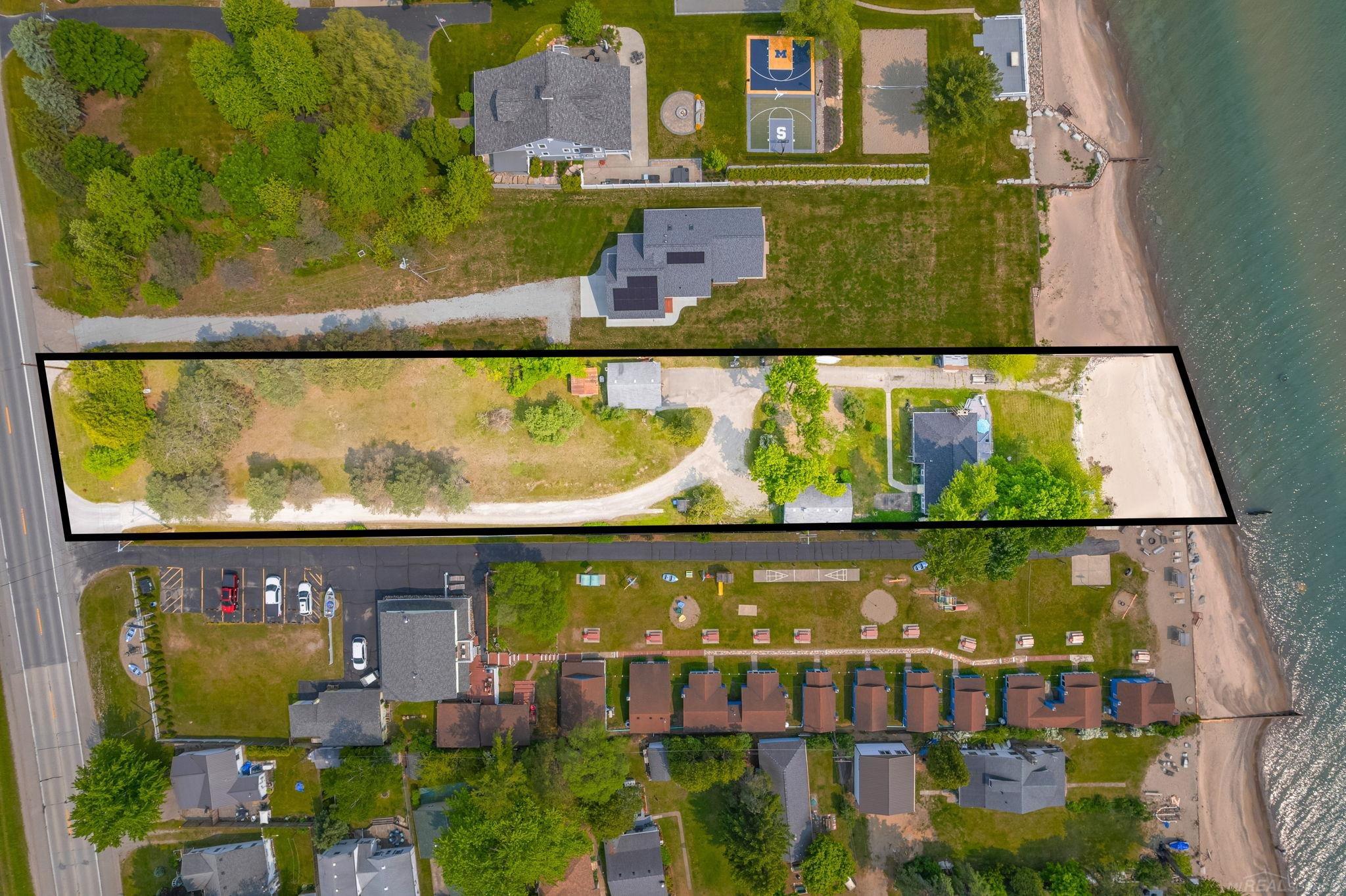 8941 & 8943 Lakeshore Road Property Photo 71