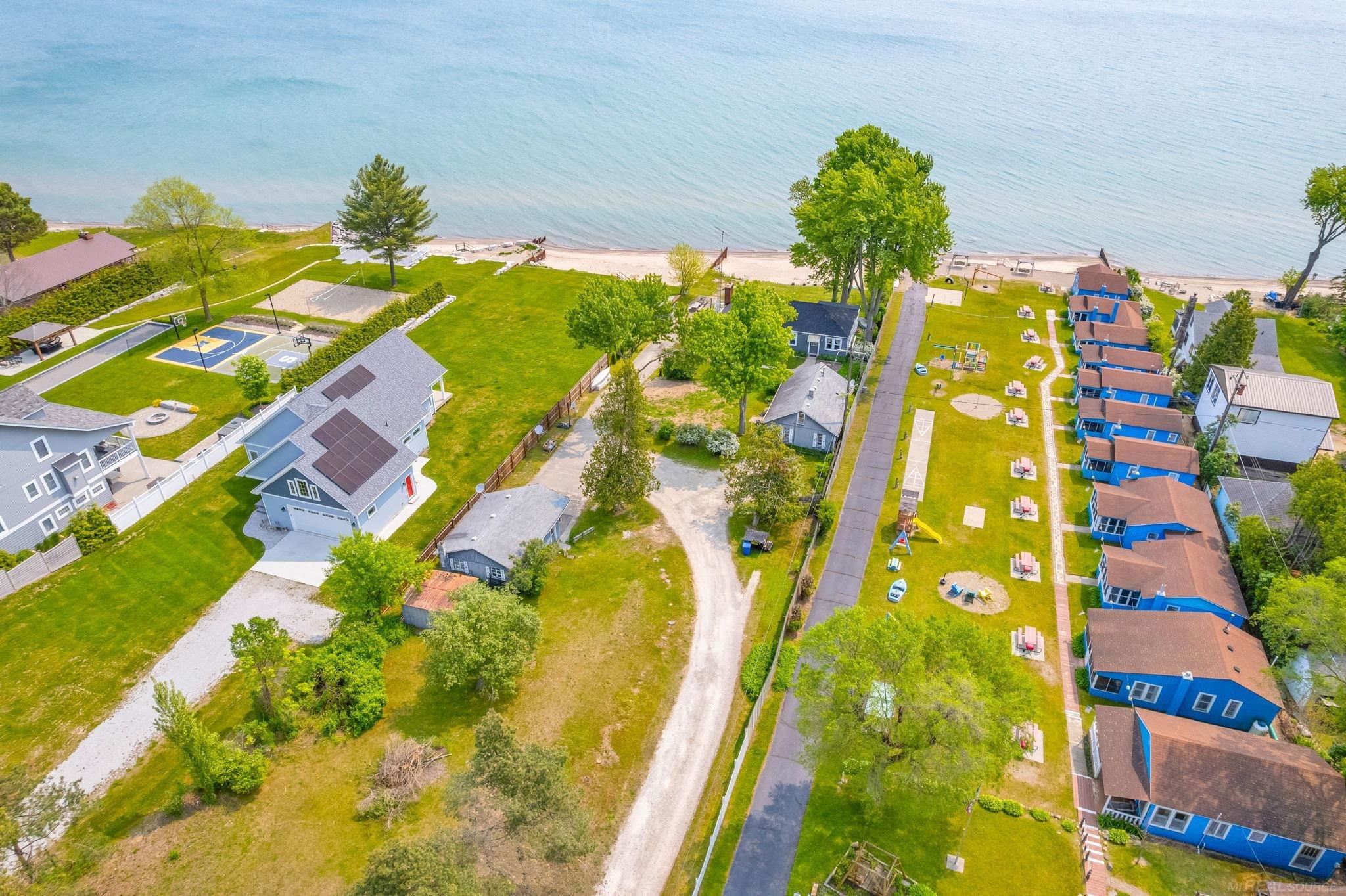 8941 & 8943 Lakeshore Road Property Photo 74