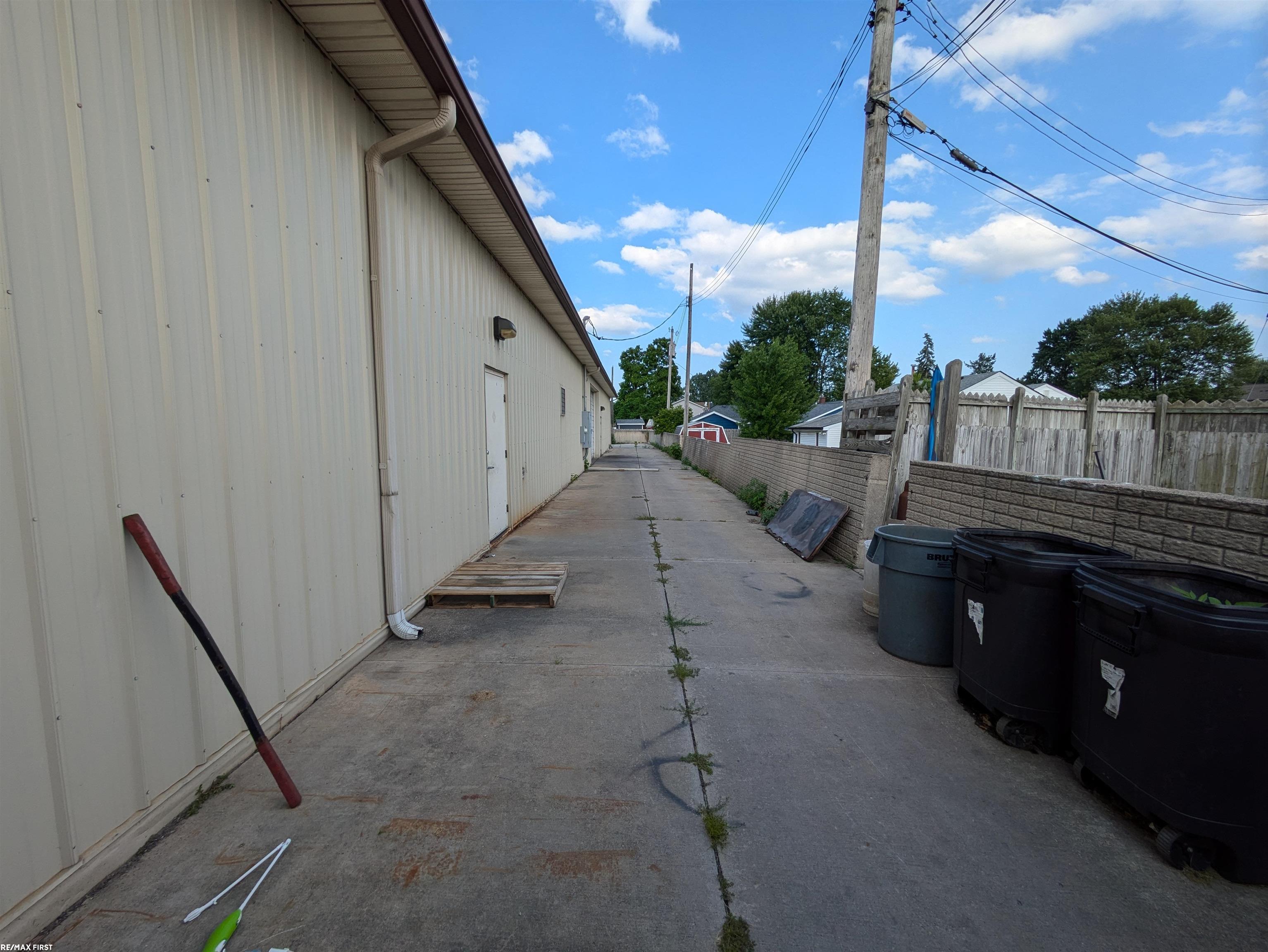 35850 Utica Road Property Photo 29