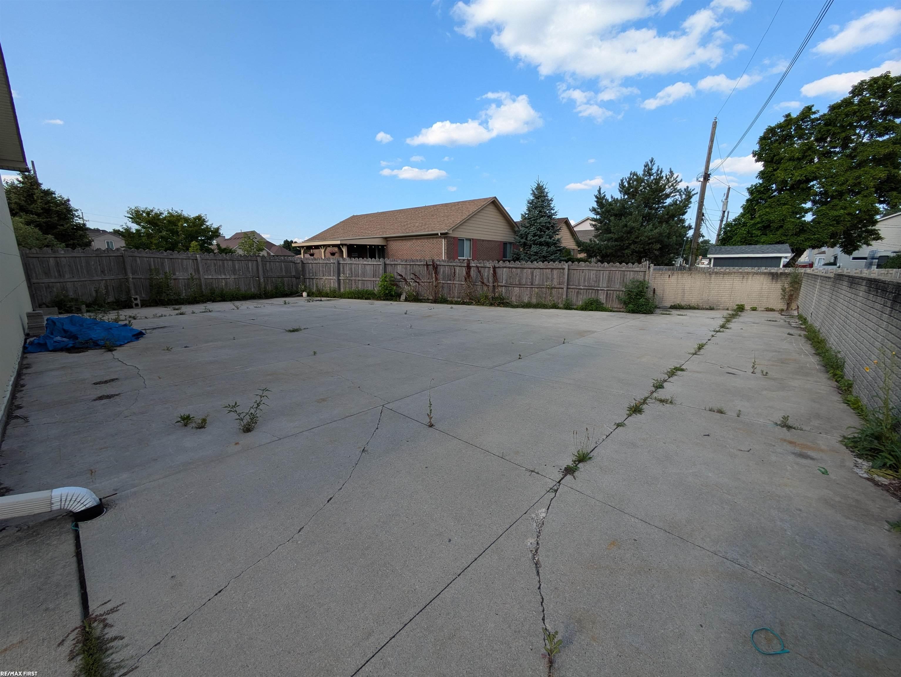 35850 Utica Road Property Photo 31