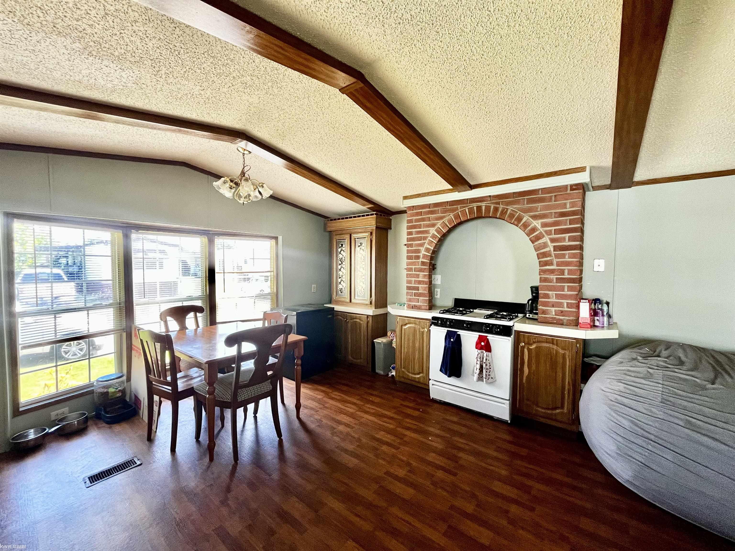 20463 Harmony Drive Property Photo 11