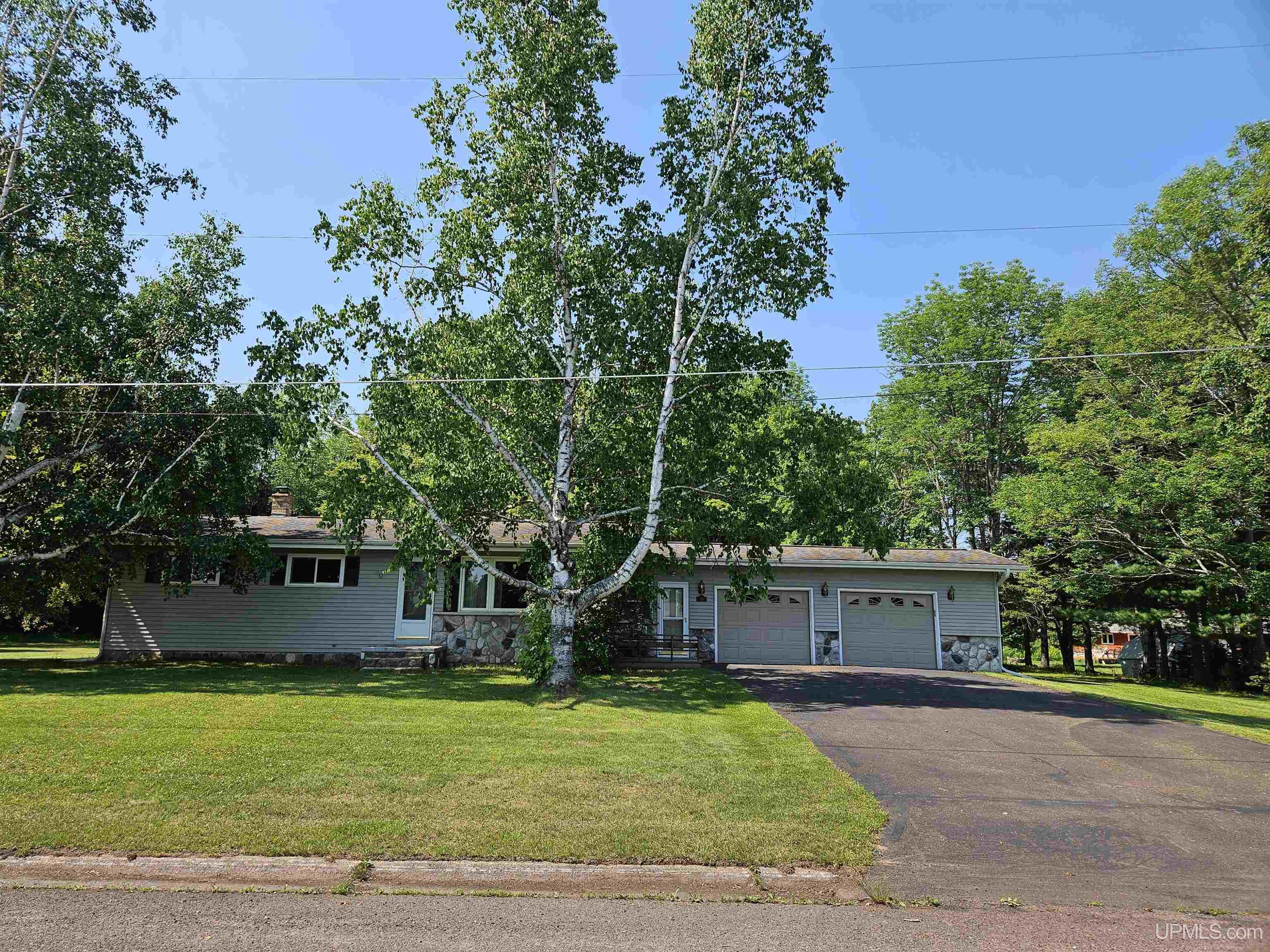 30 Tamarack Street Property Photo 1