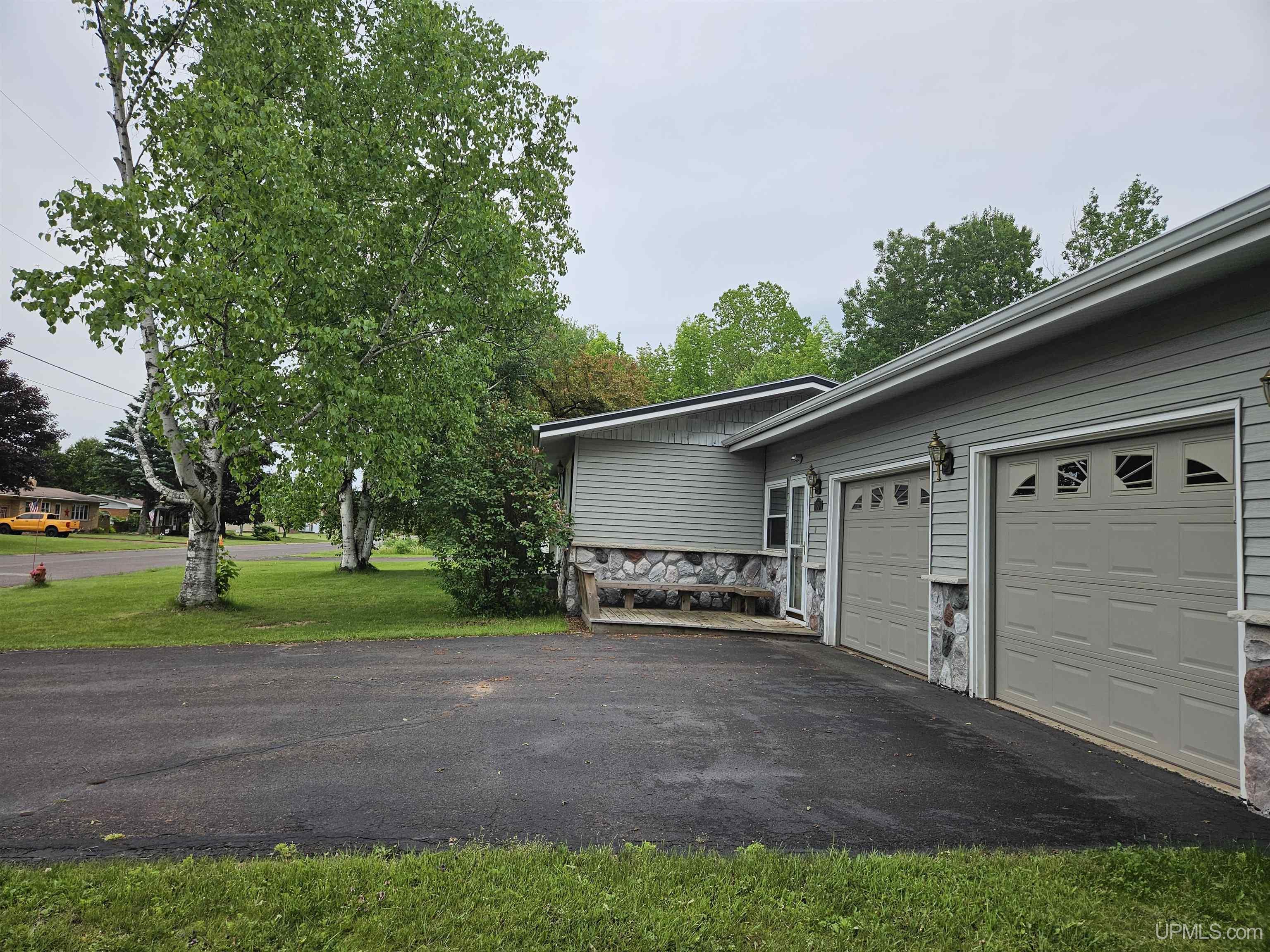 30 Tamarack Street Property Photo 6
