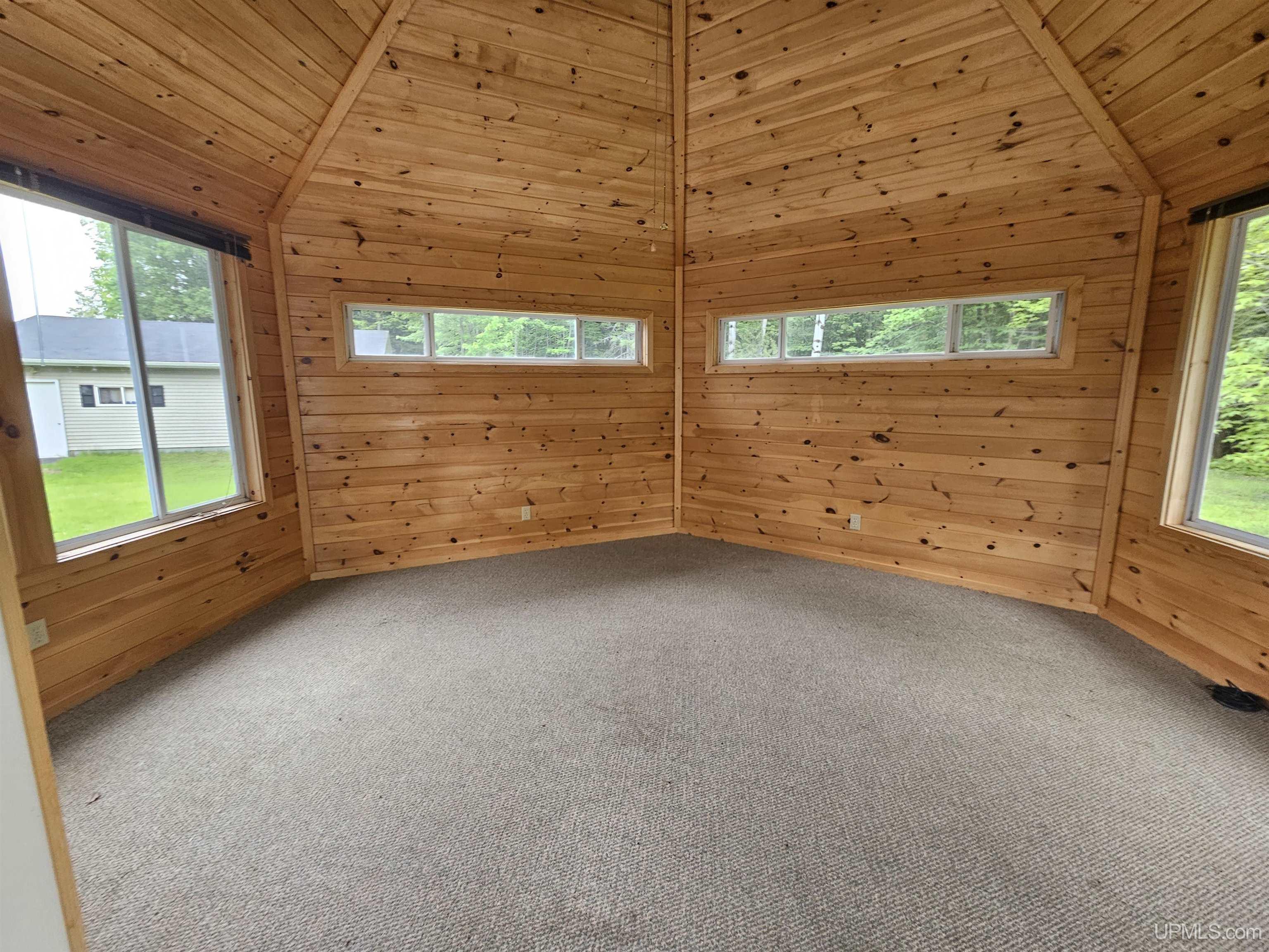 30 Tamarack Street Property Photo 10