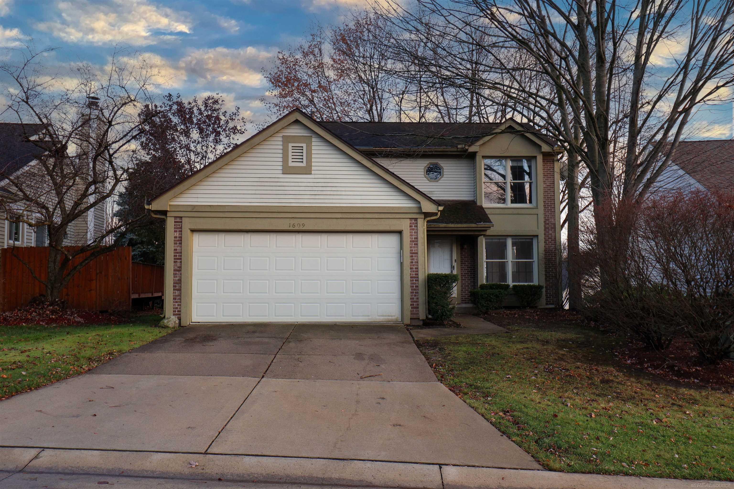 1609 Glen Meadow Court Property Photo 1
