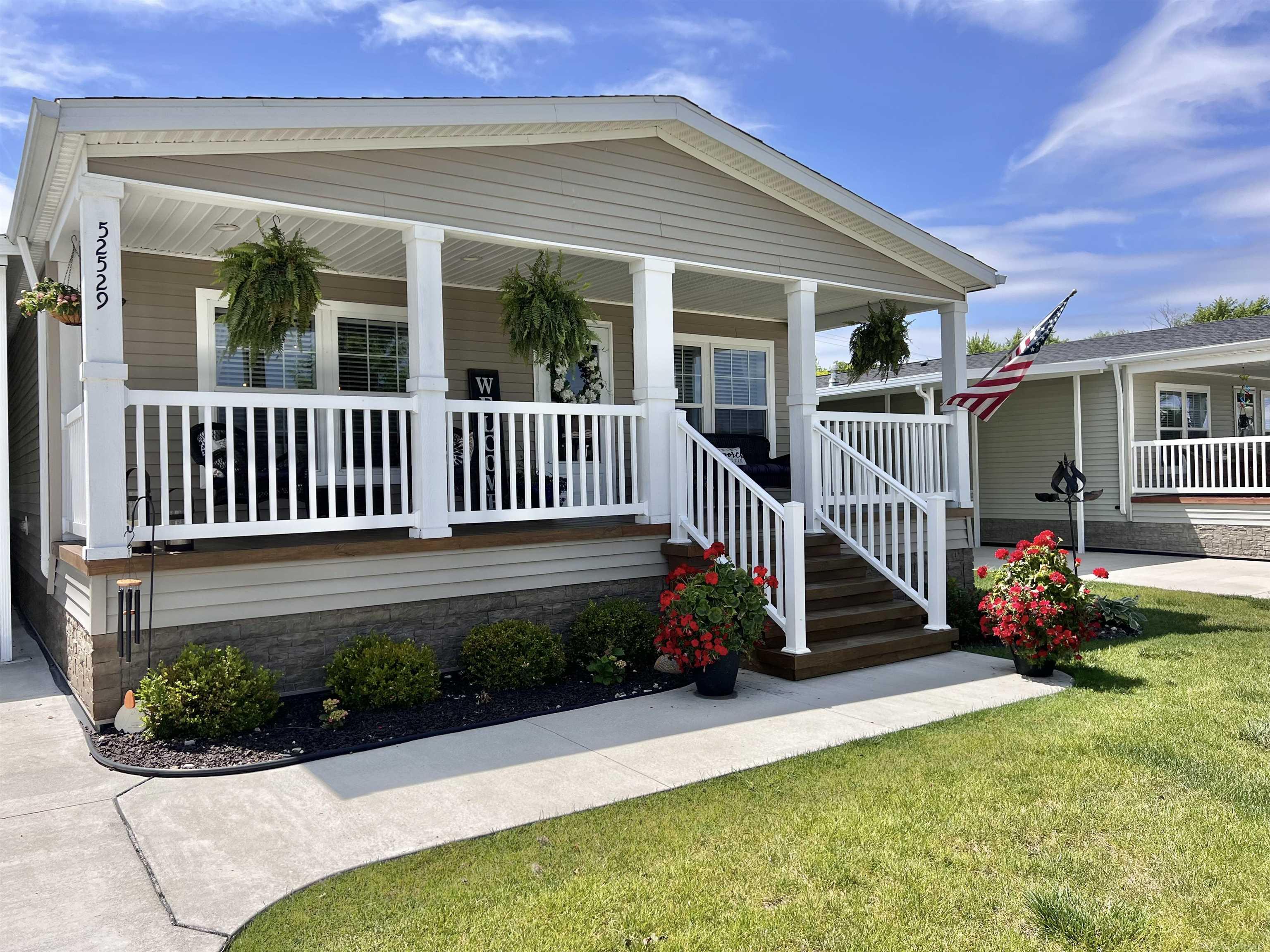 52529 Pineview Circle Property Photo 1