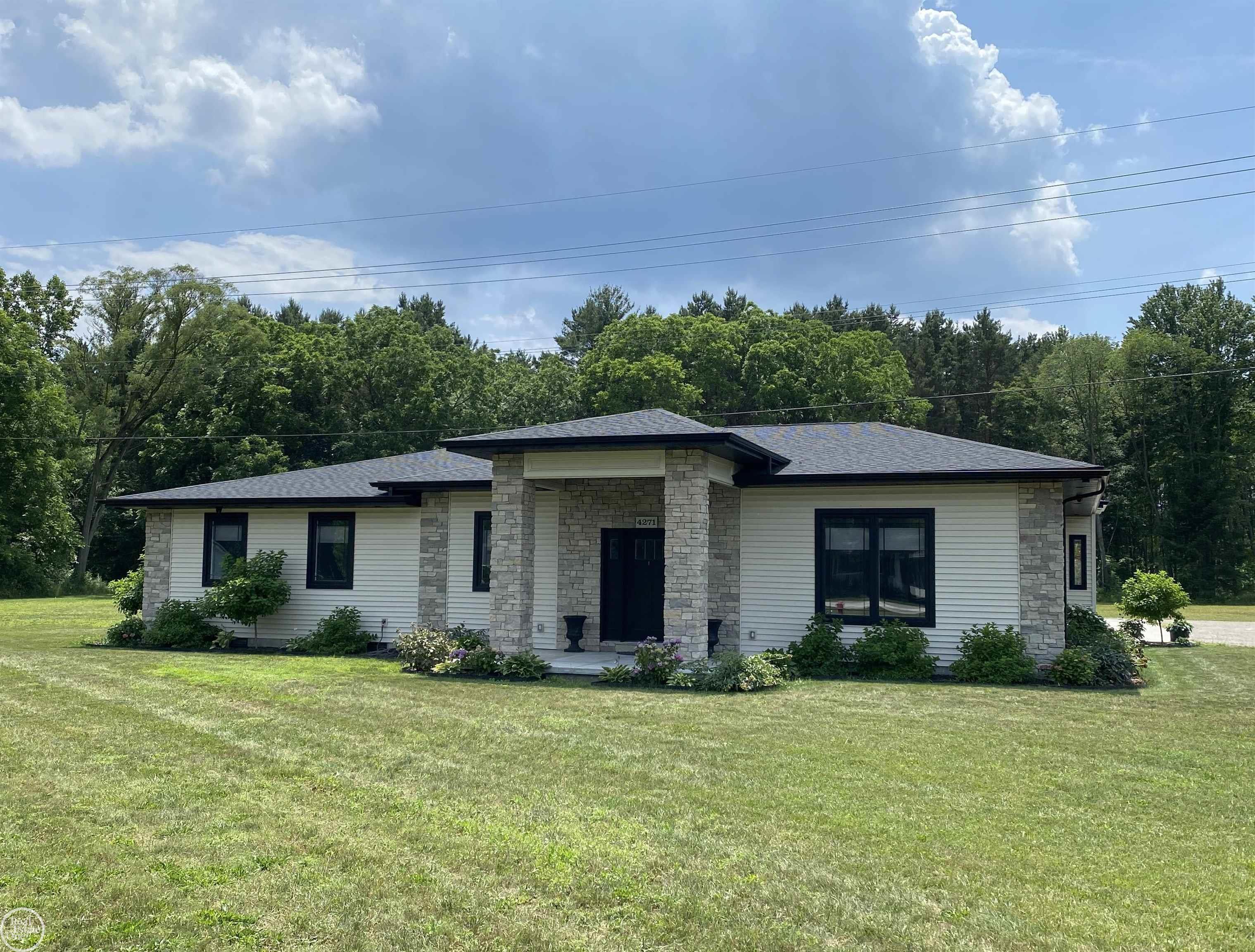 4271 Pine Grove Avenue Property Photo 1