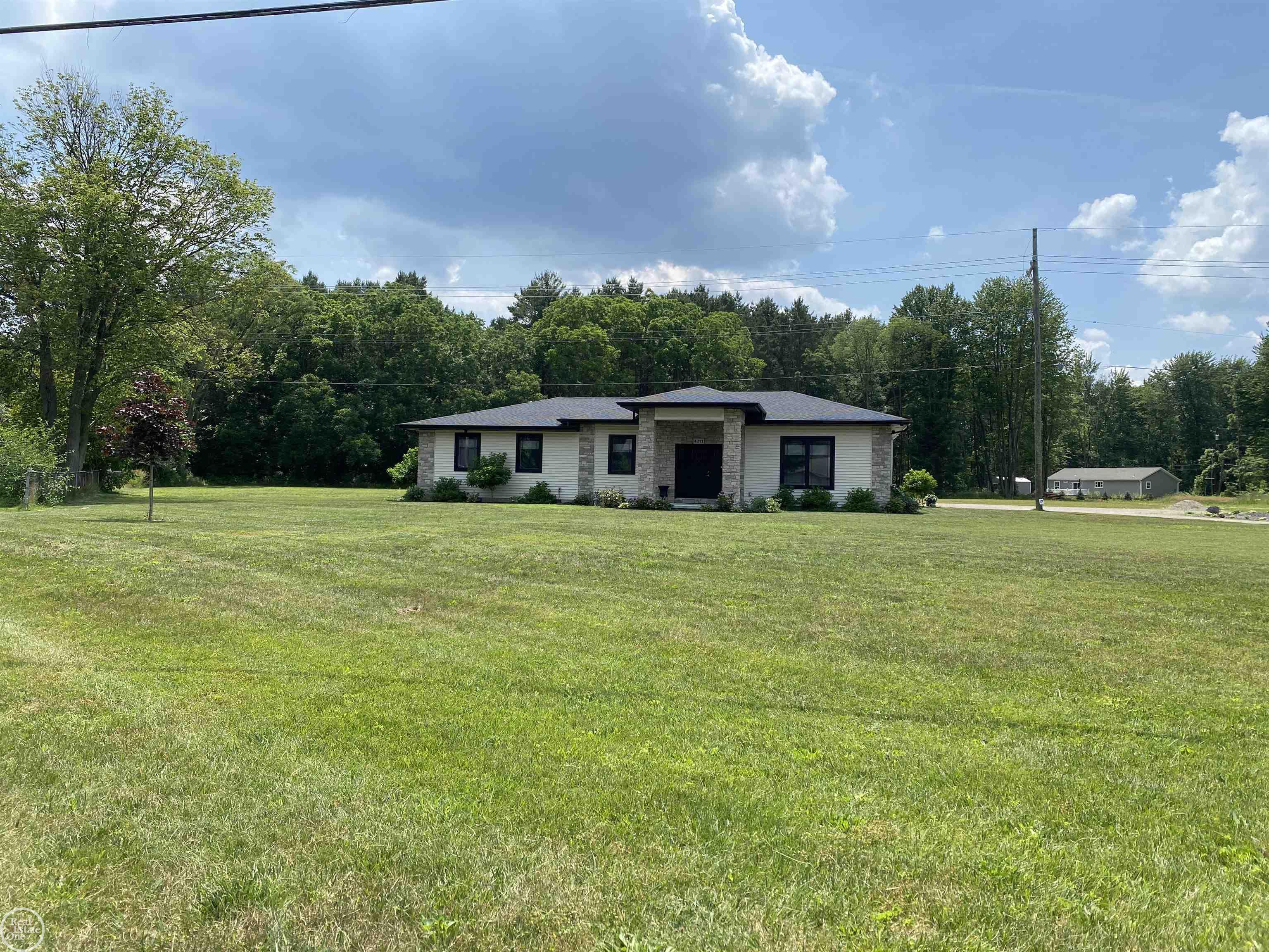4271 Pine Grove Avenue Property Photo 4