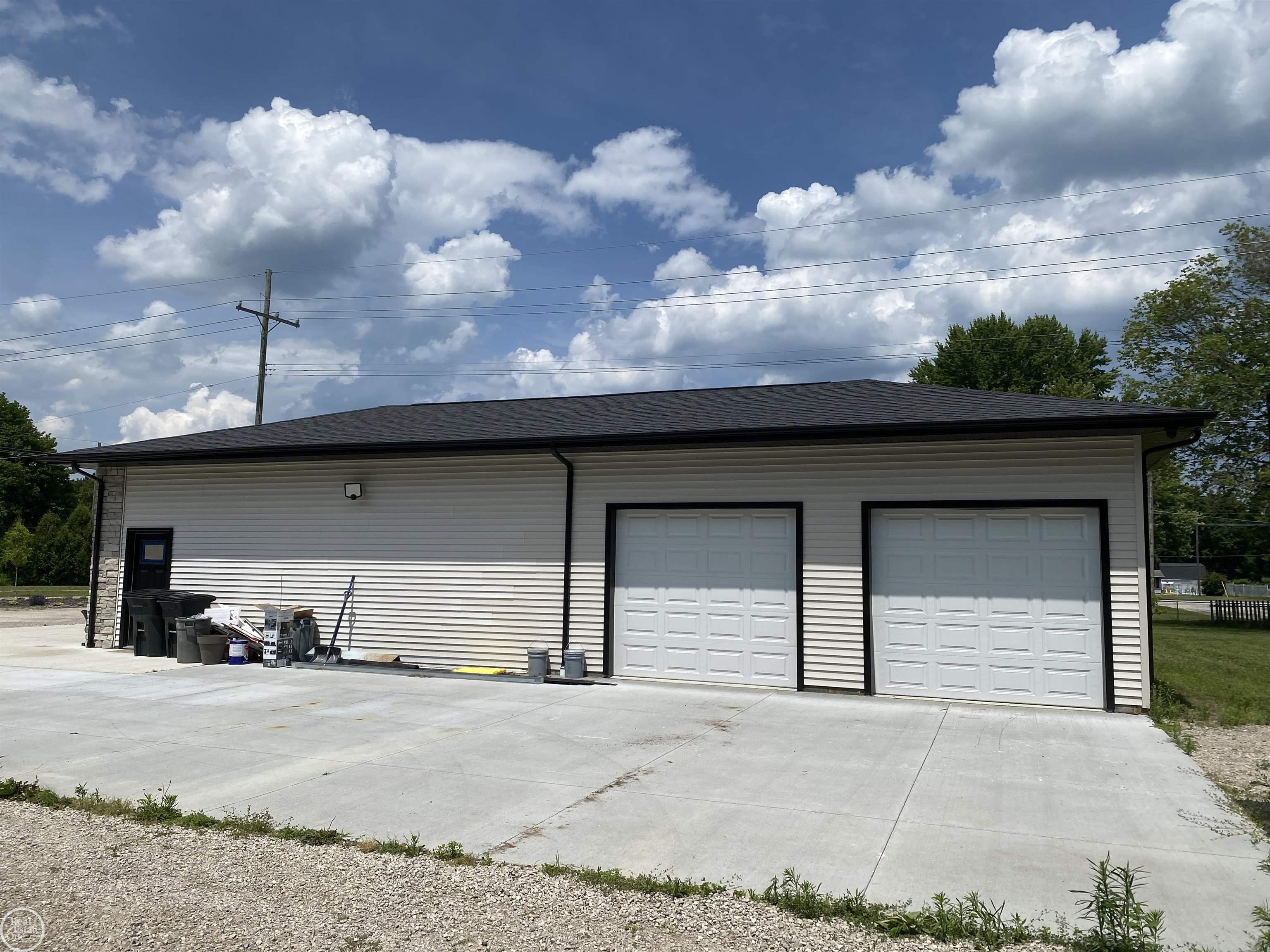 4271 Pine Grove Avenue Property Photo 6