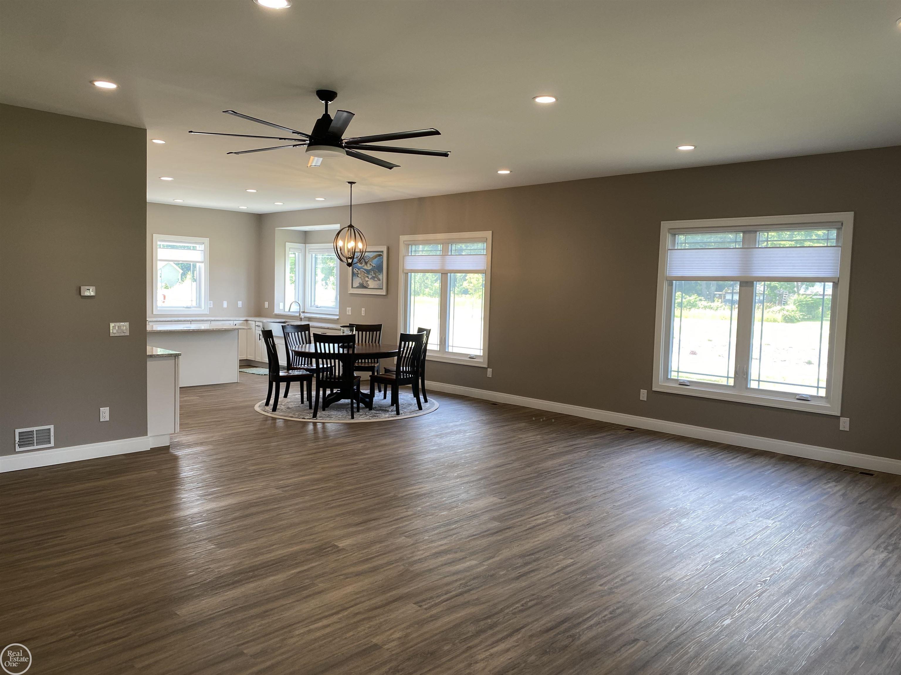 4271 Pine Grove Avenue Property Photo 12