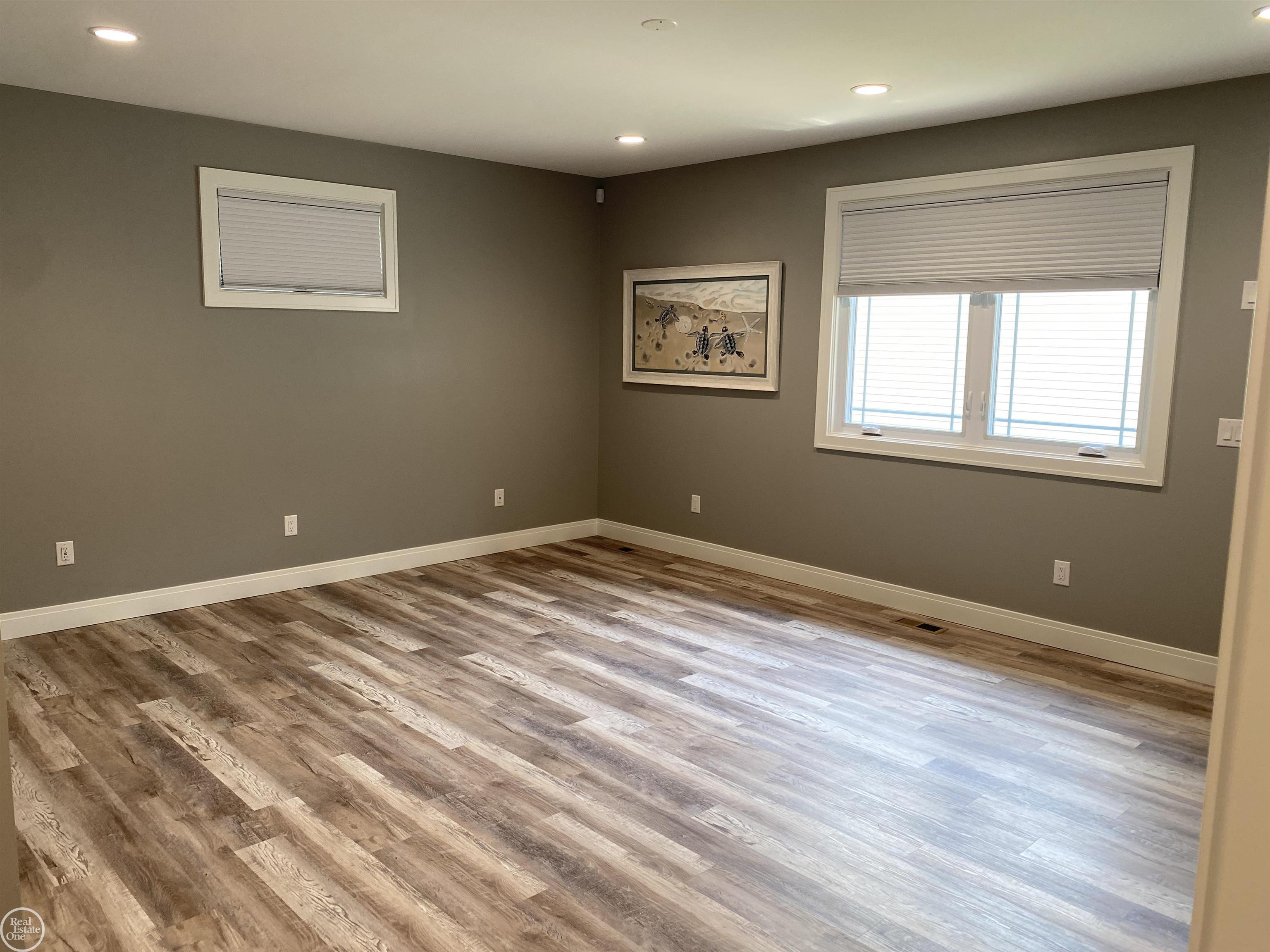 4271 Pine Grove Avenue Property Photo 13