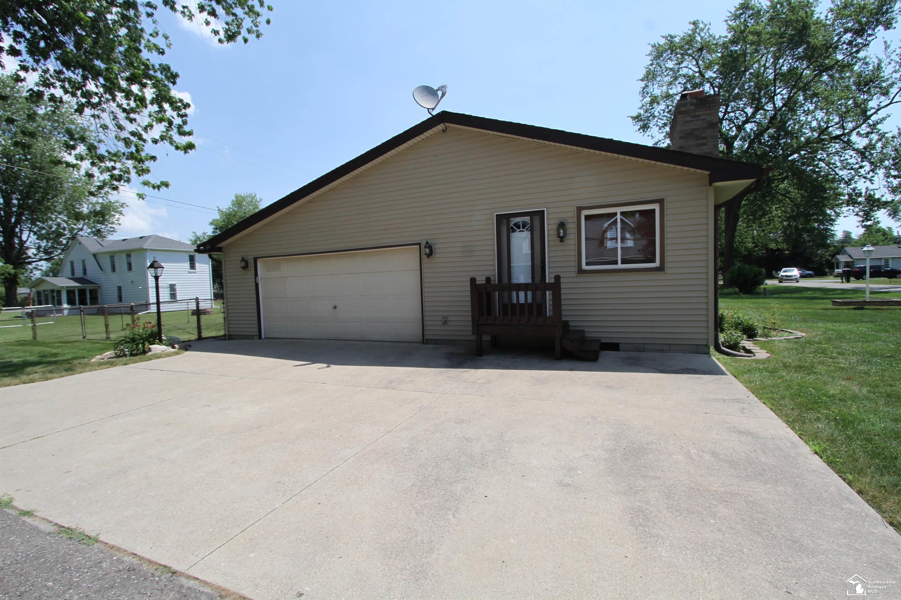 2911 5th Street Property Photo 2