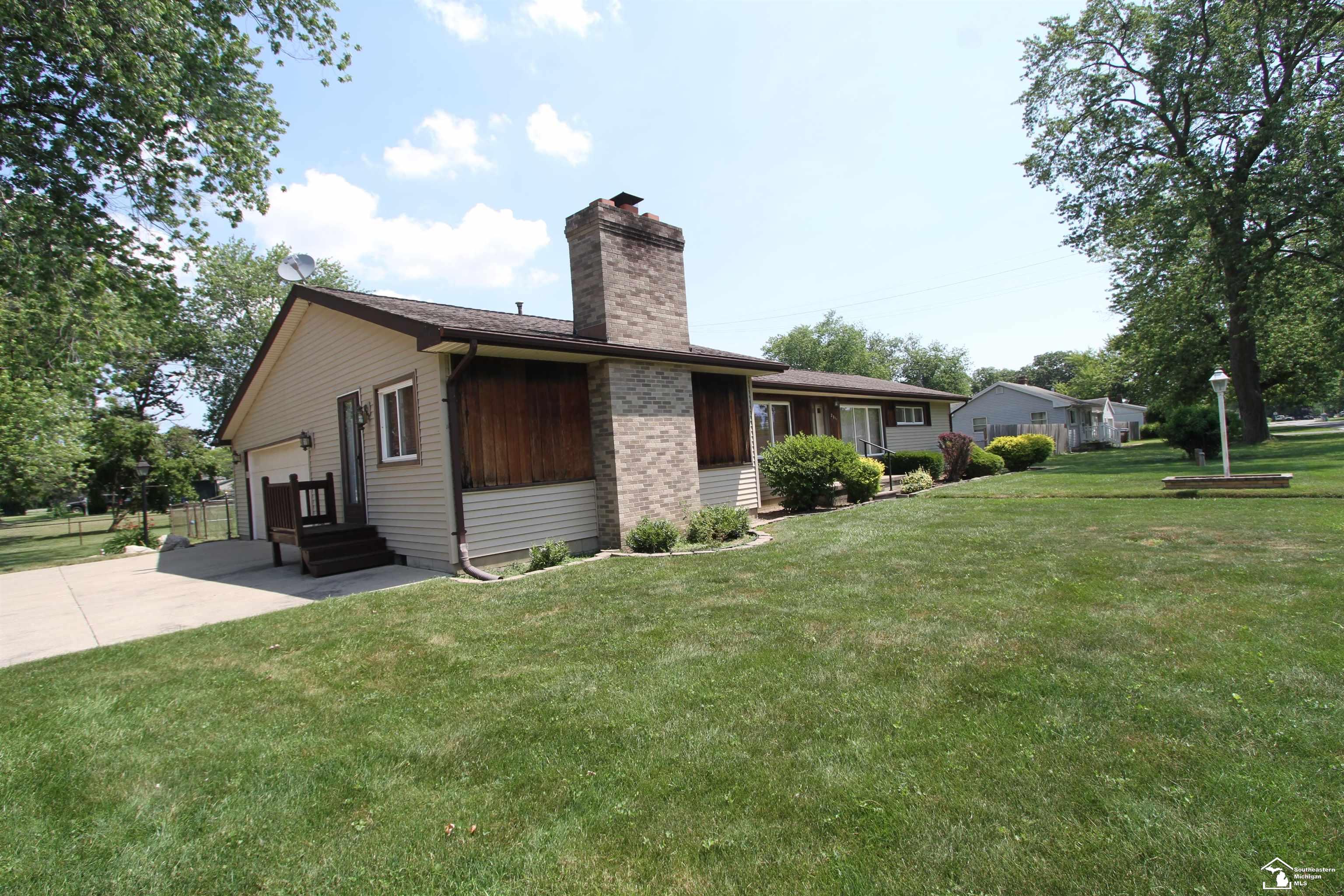 2911 5th Street Property Photo 3