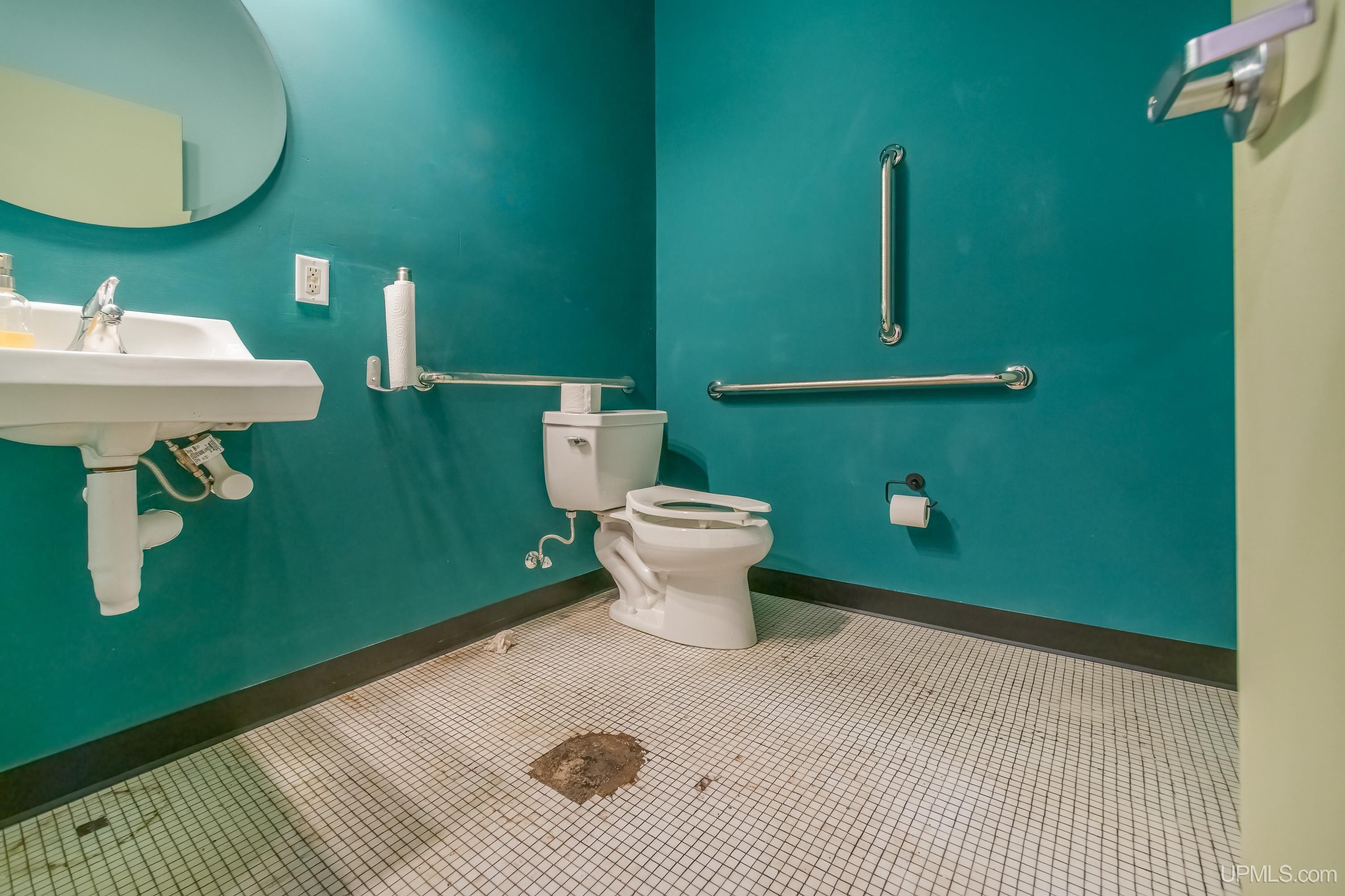 105/109 S Main Street Property Photo 40