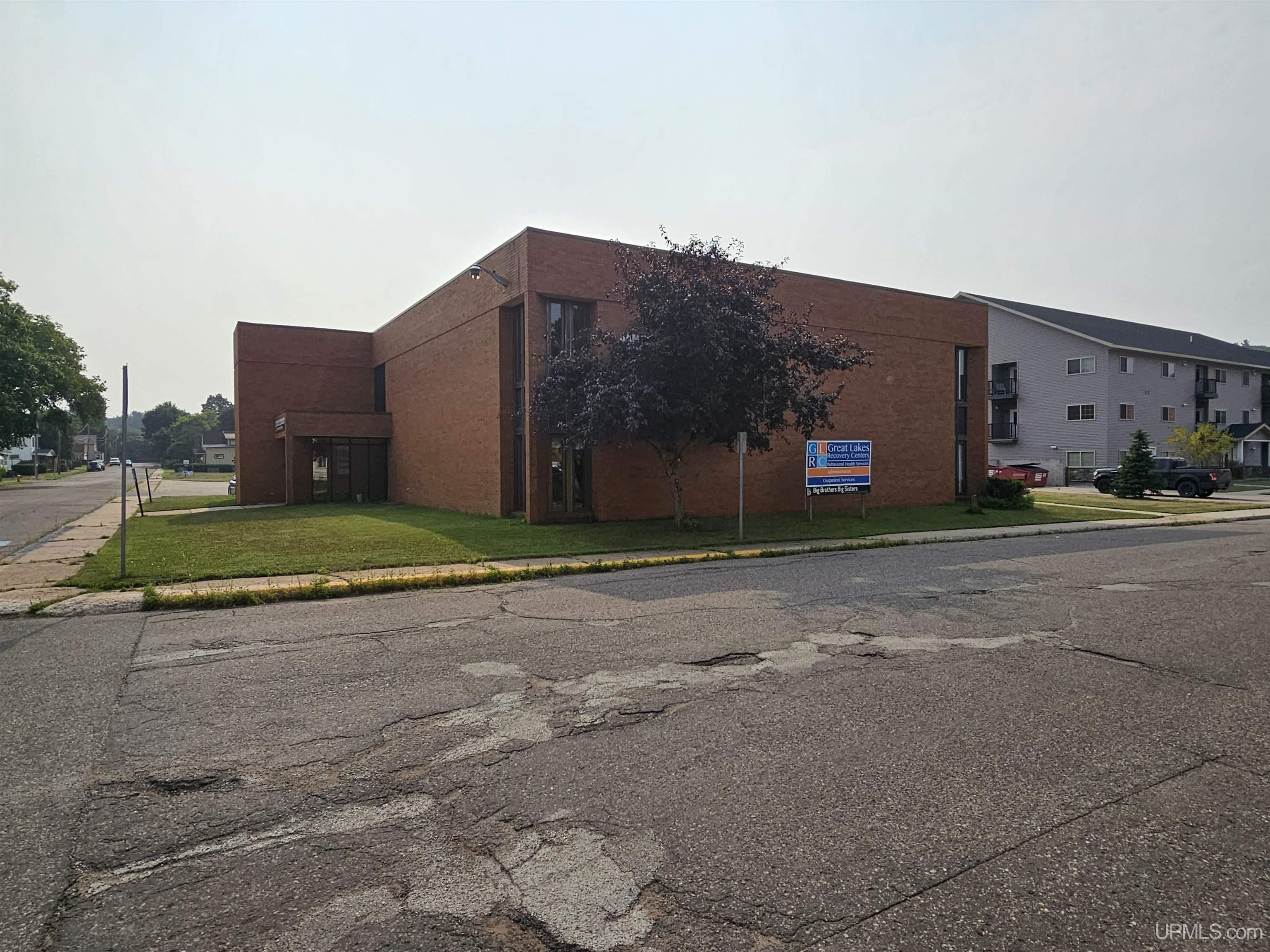 97 S Fourth Street Property Photo 4