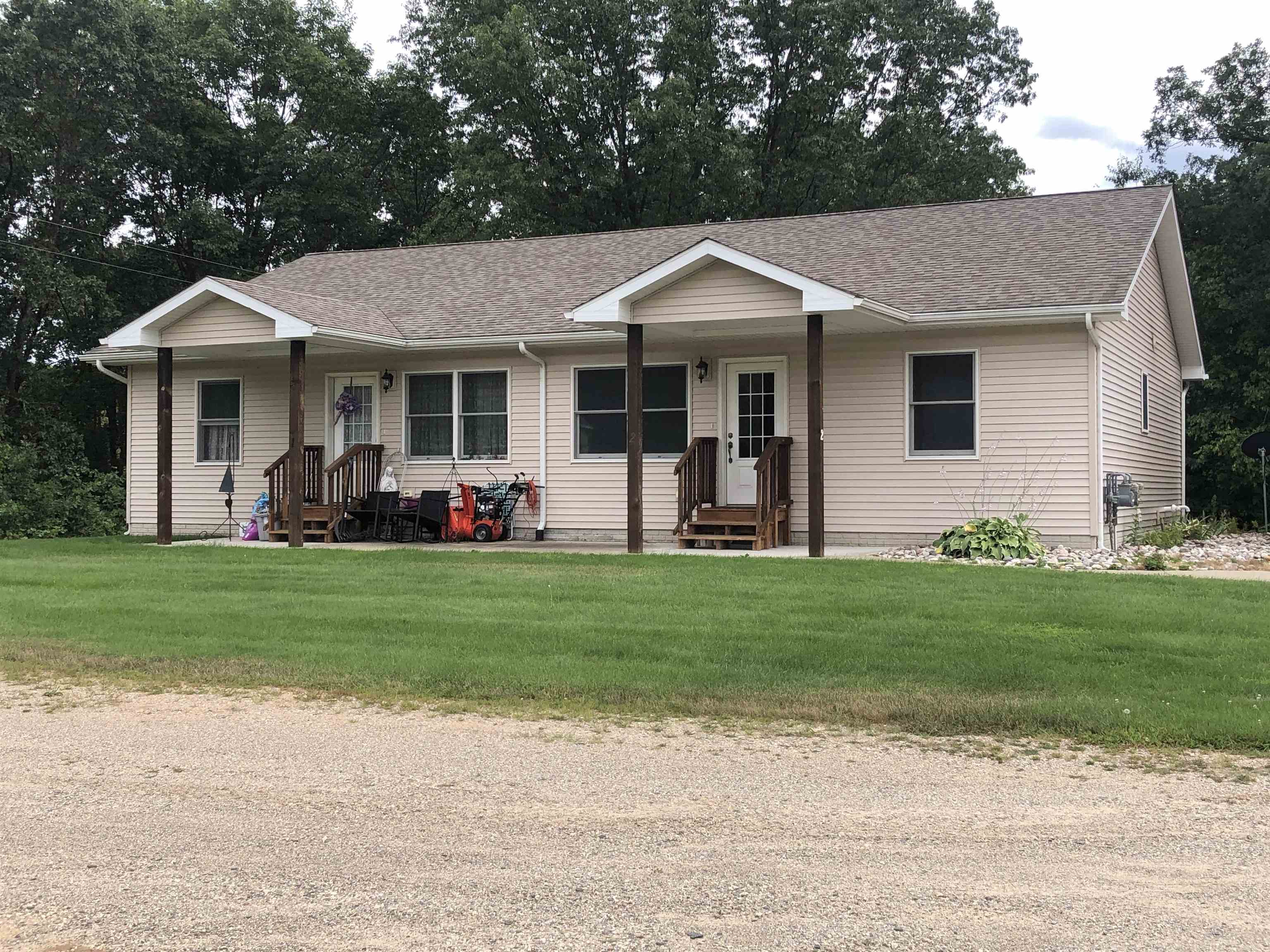 10215 S Lake Station Avenue Property Photo 1