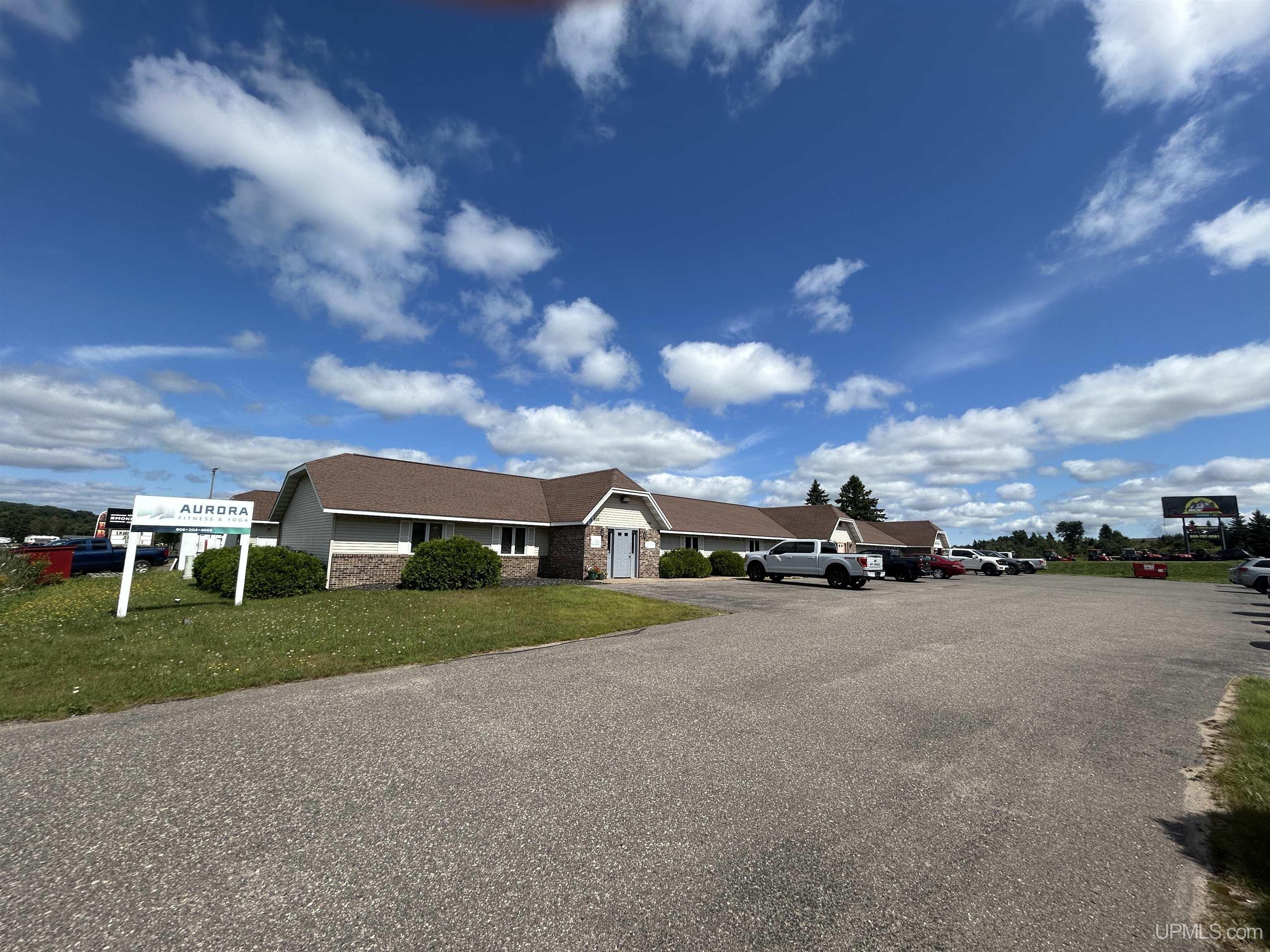 1000 Country Lane Property Photo 1