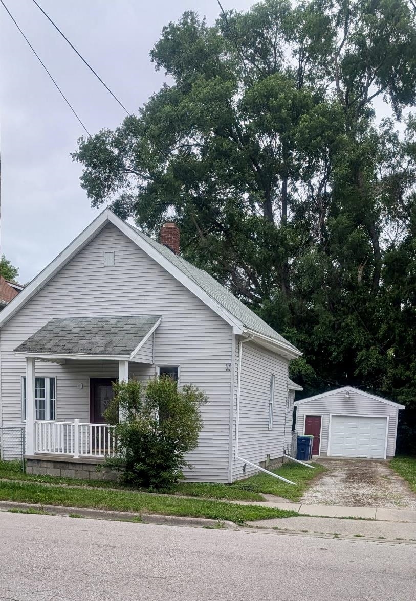 902 Litchfield Street Property Photo 1