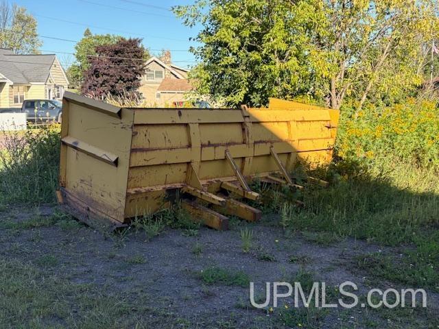605 E Lead Street Property Photo 9