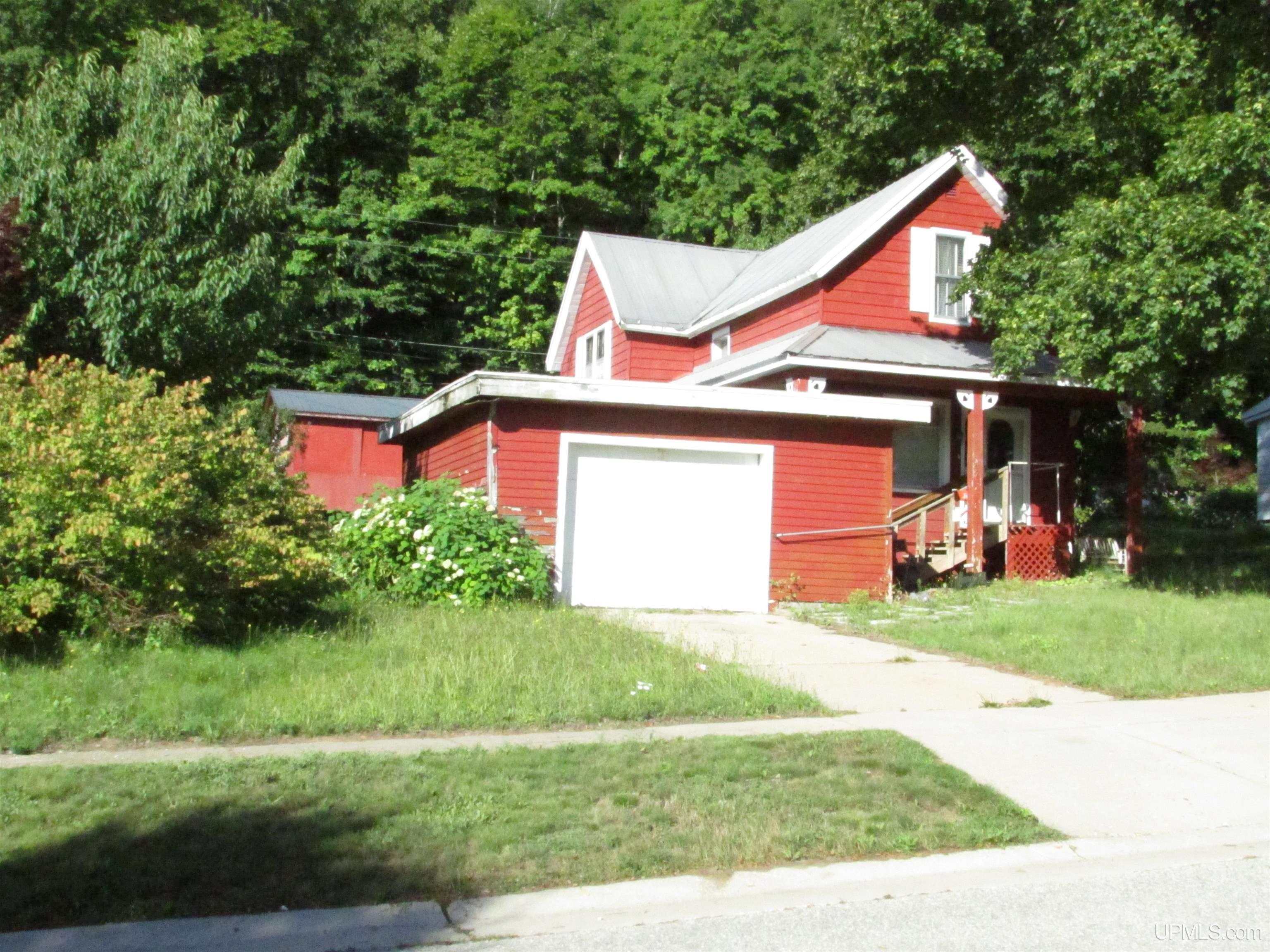 921 W Superior Street Property Photo 2