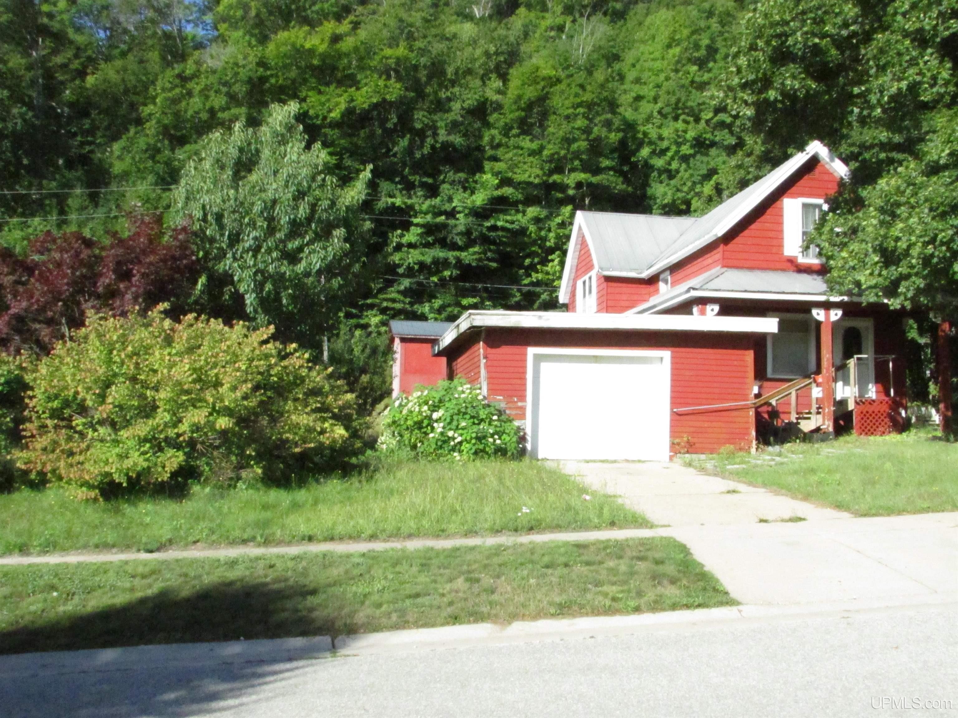 921 W Superior Street Property Photo 3