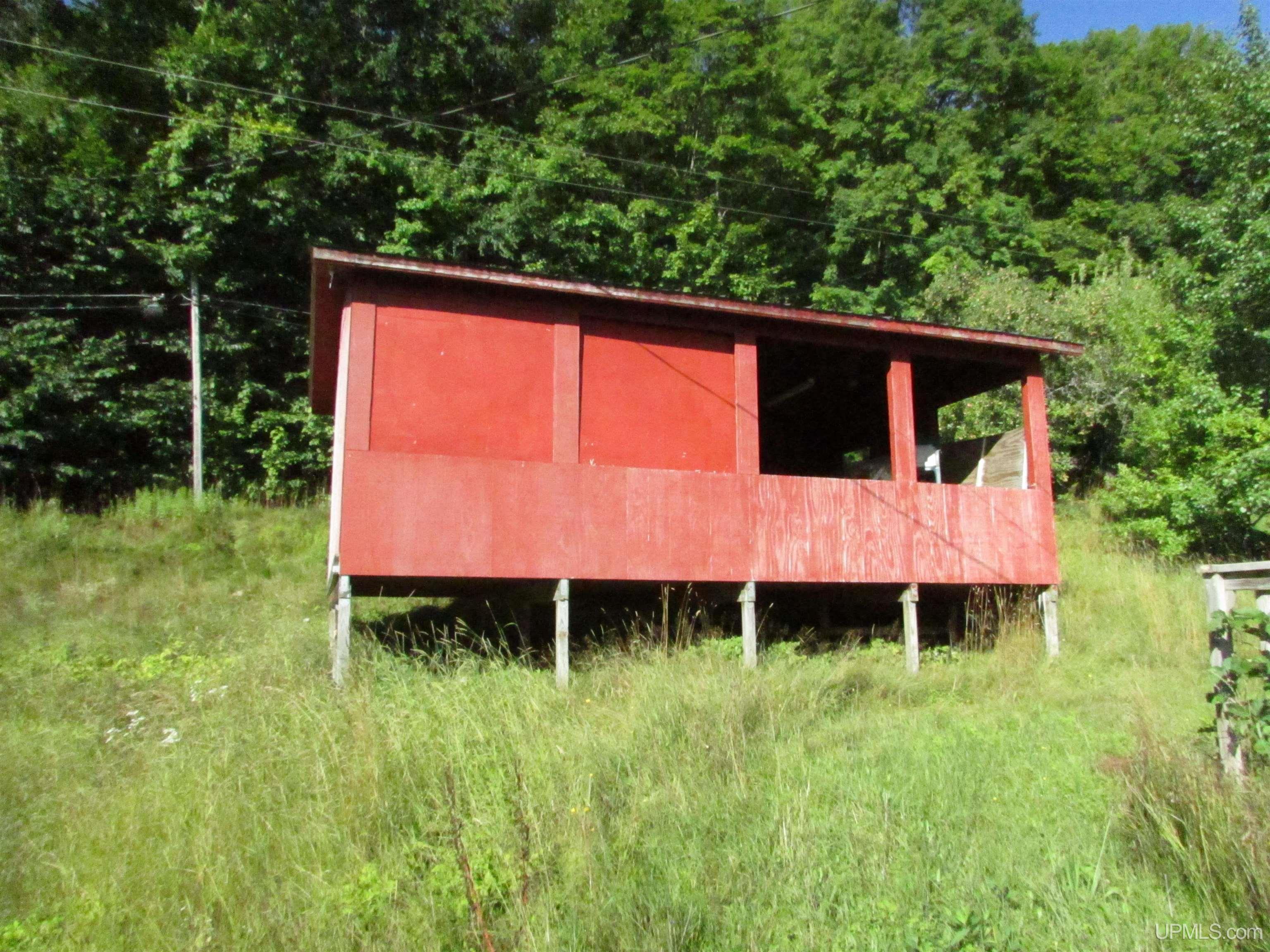 921 W Superior Street Property Photo 5