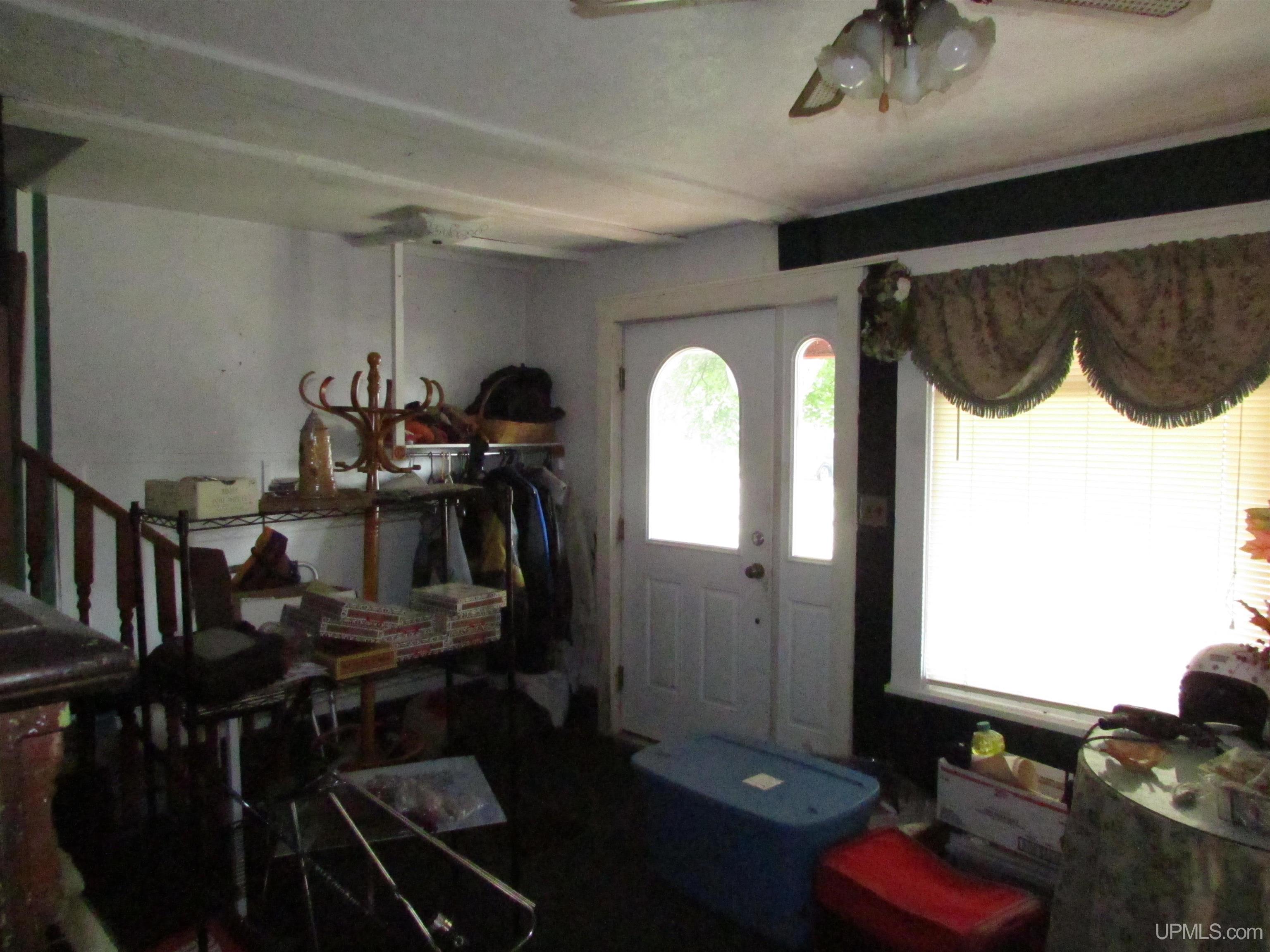 921 W Superior Street Property Photo 10